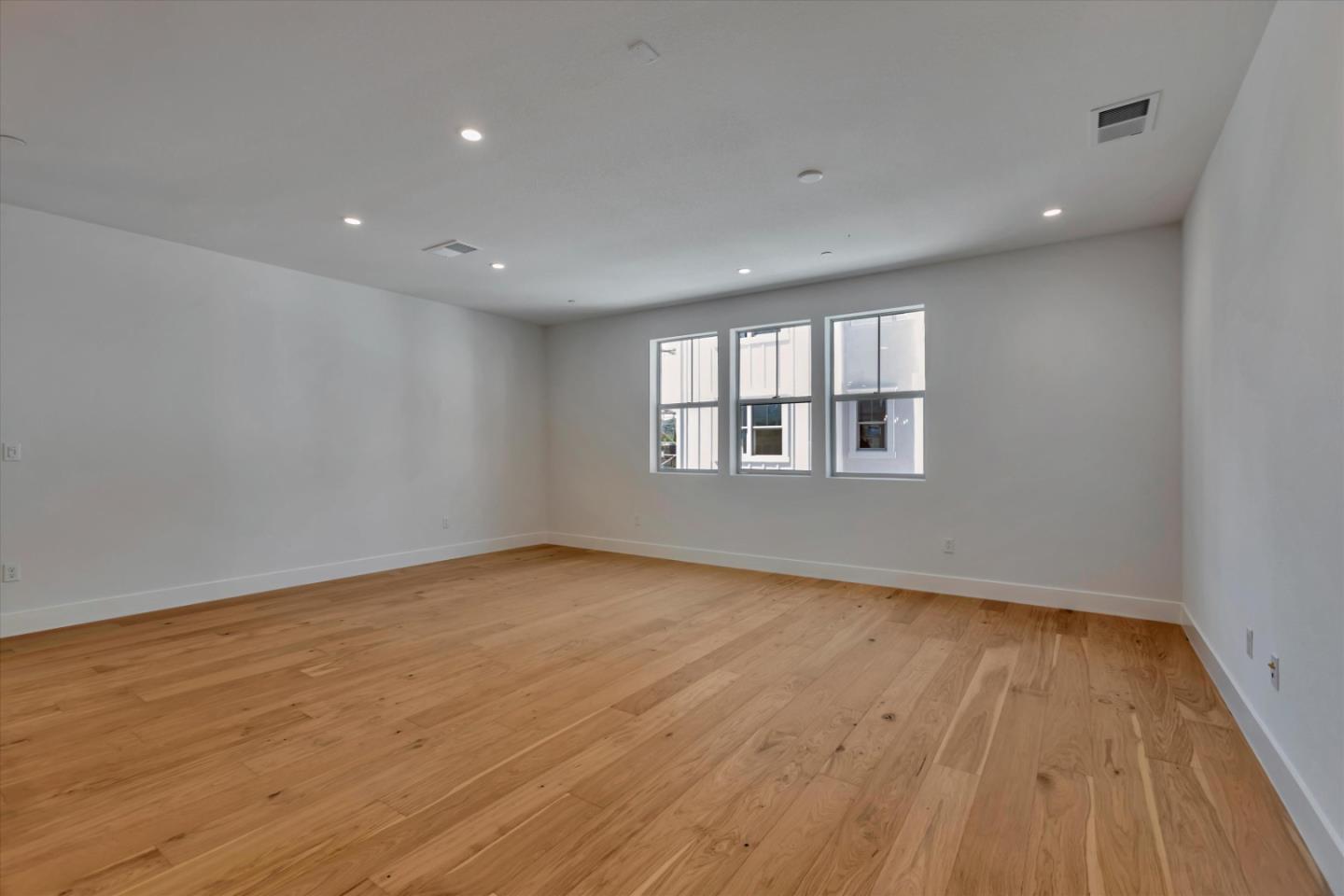 Detail Gallery Image 7 of 19 For 2741 Oak Rd, Walnut Creek,  CA 94597 - 4 Beds | 3/1 Baths