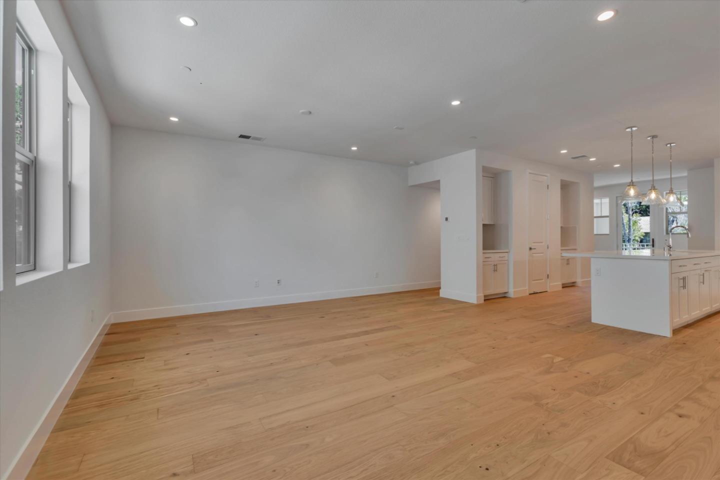 Detail Gallery Image 8 of 19 For 2741 Oak Rd, Walnut Creek,  CA 94597 - 4 Beds | 3/1 Baths