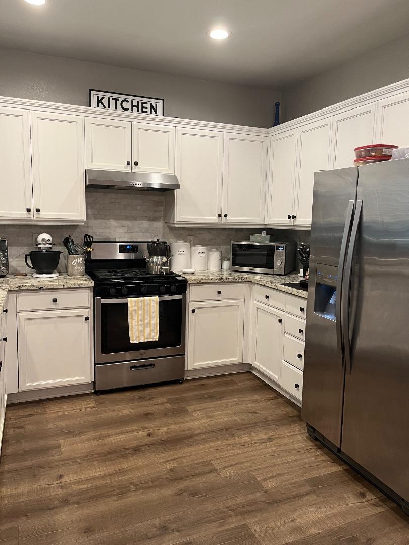 Detail Gallery Image 4 of 11 For 4184 Ivory Ln, Turlock,  CA 95382 - 3 Beds | 2/1 Baths