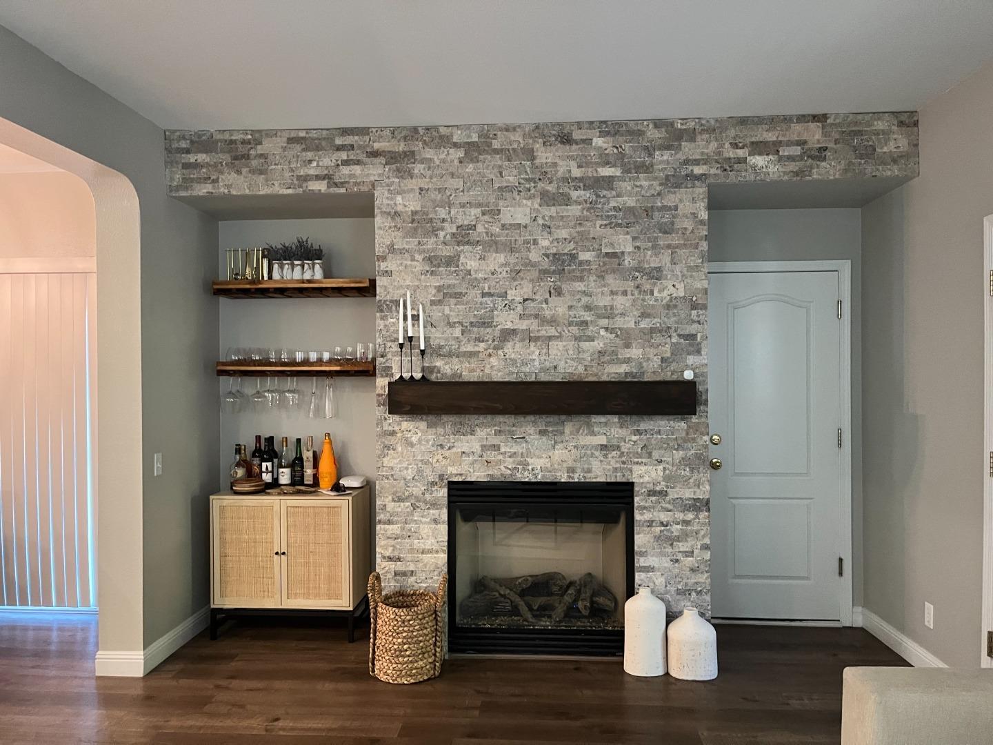 Detail Gallery Image 5 of 11 For 4184 Ivory Ln, Turlock,  CA 95382 - 3 Beds | 2/1 Baths