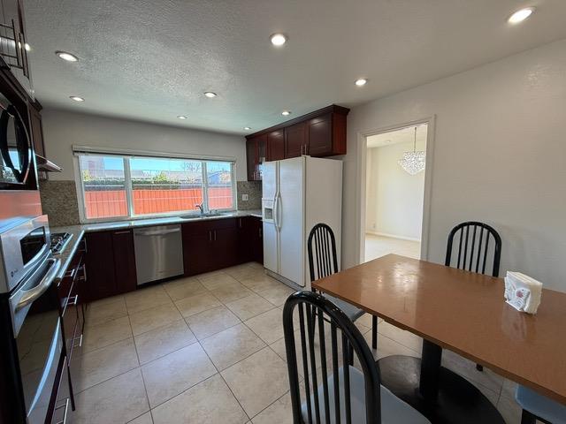 Detail Gallery Image 14 of 35 For 1288 Isengard Ct, San Jose,  CA 95121 - 5 Beds | 3 Baths