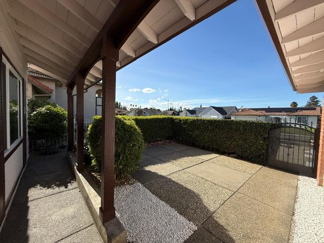 Detail Gallery Image 4 of 35 For 1288 Isengard Ct, San Jose,  CA 95121 - 5 Beds | 3 Baths