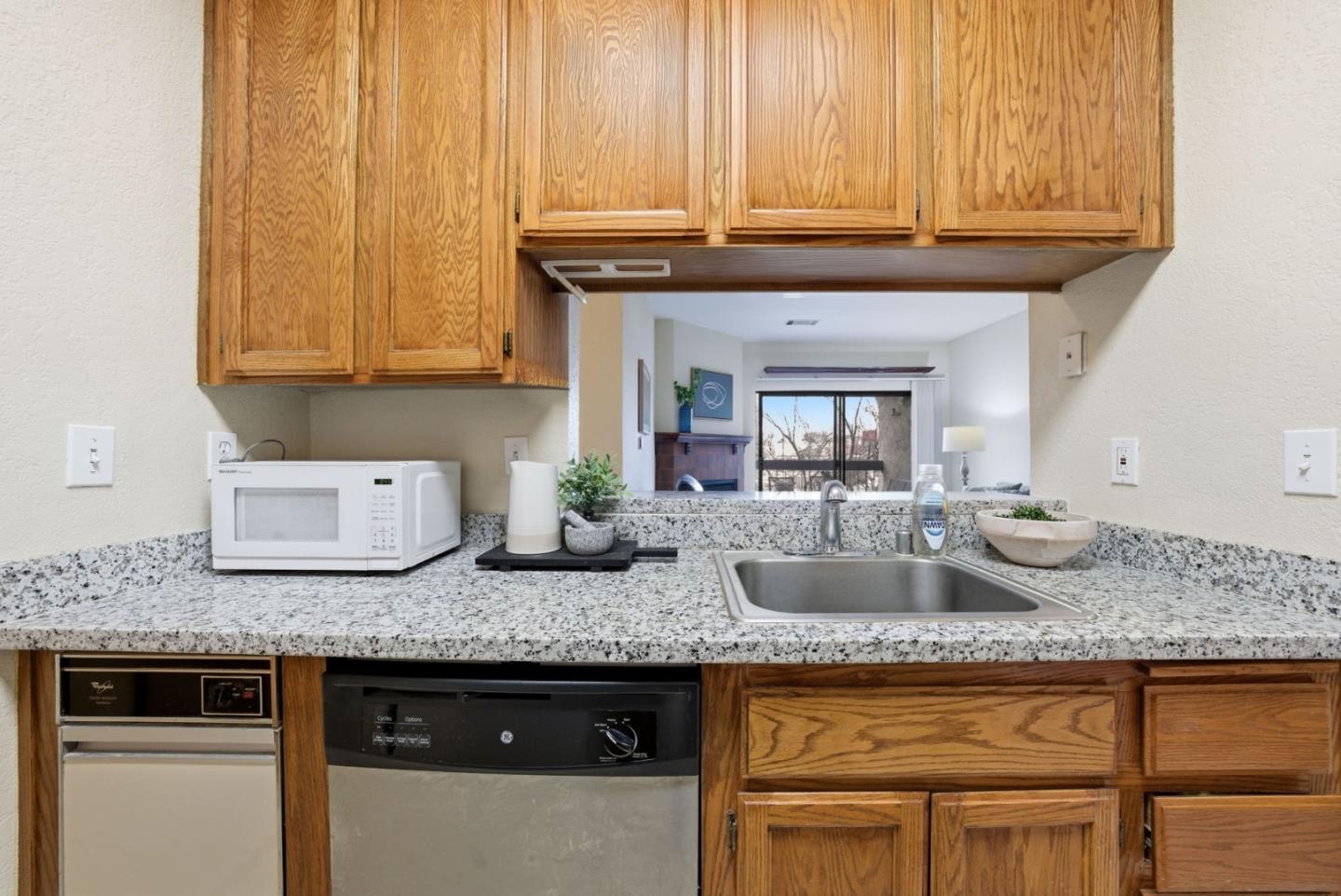Detail Gallery Image 14 of 58 For 39931 Cedar Blvd #305,  Newark,  CA 94560 - 1 Beds | 1 Baths