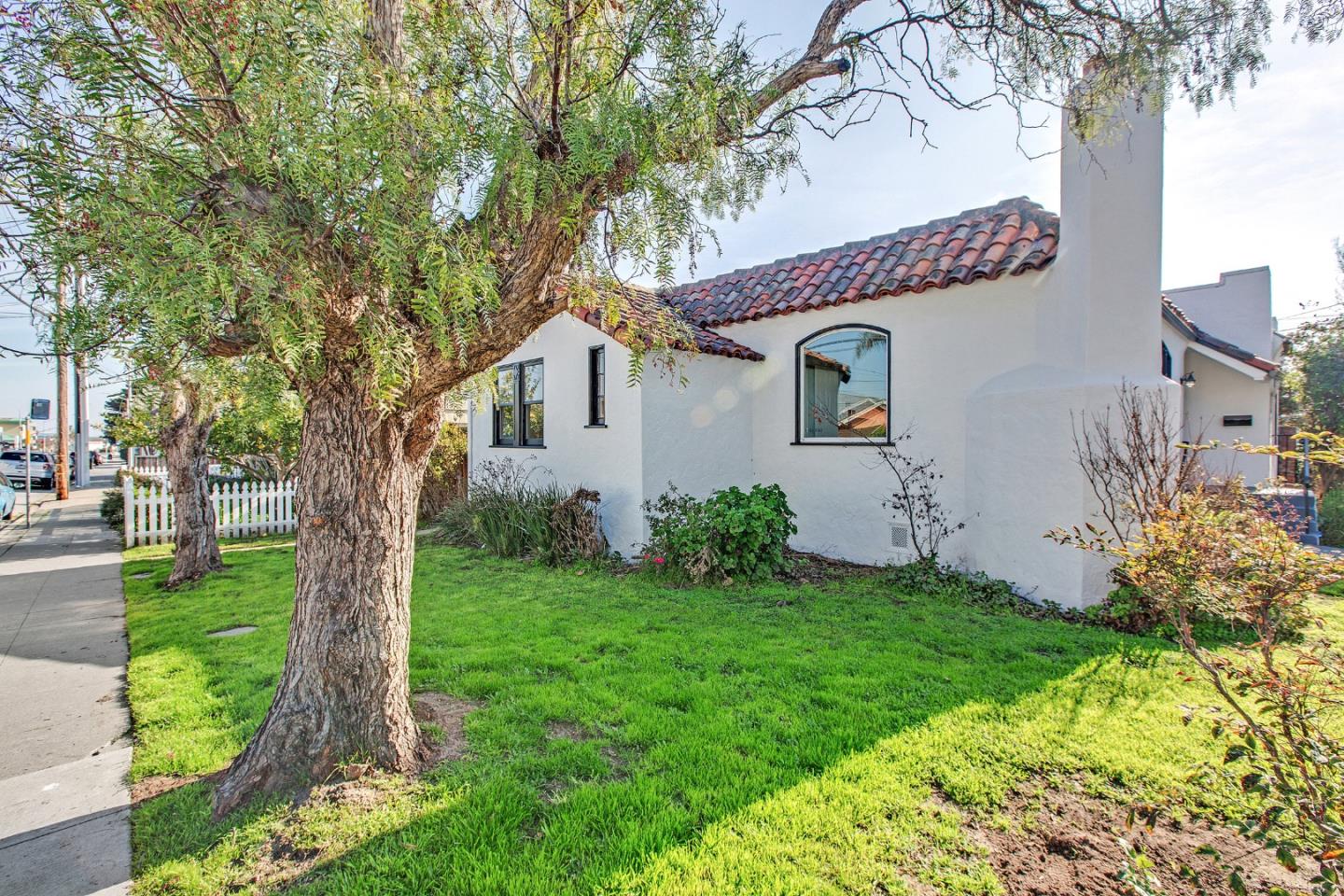 Detail Gallery Image 2 of 44 For 498 Elm Ave, San Bruno,  CA 94066 - 4 Beds | 3 Baths