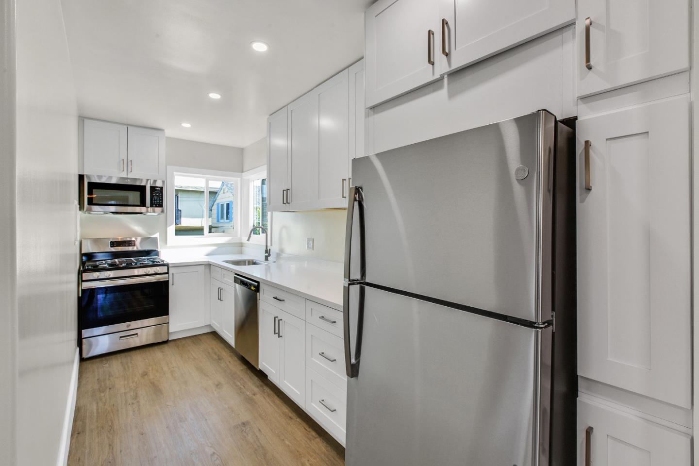 Detail Gallery Image 21 of 44 For 498 Elm Ave, San Bruno,  CA 94066 - 4 Beds | 3 Baths