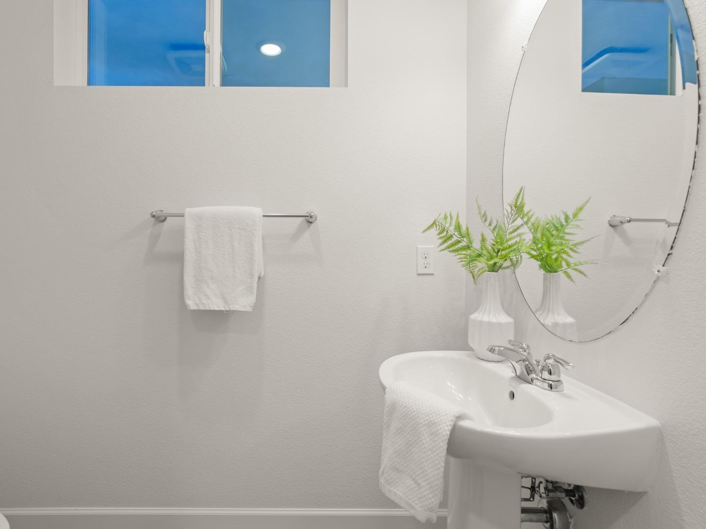 Detail Gallery Image 10 of 38 For 115 Agustin Narvaez St #4,  San Jose,  CA 95136 - 4 Beds | 3/1 Baths