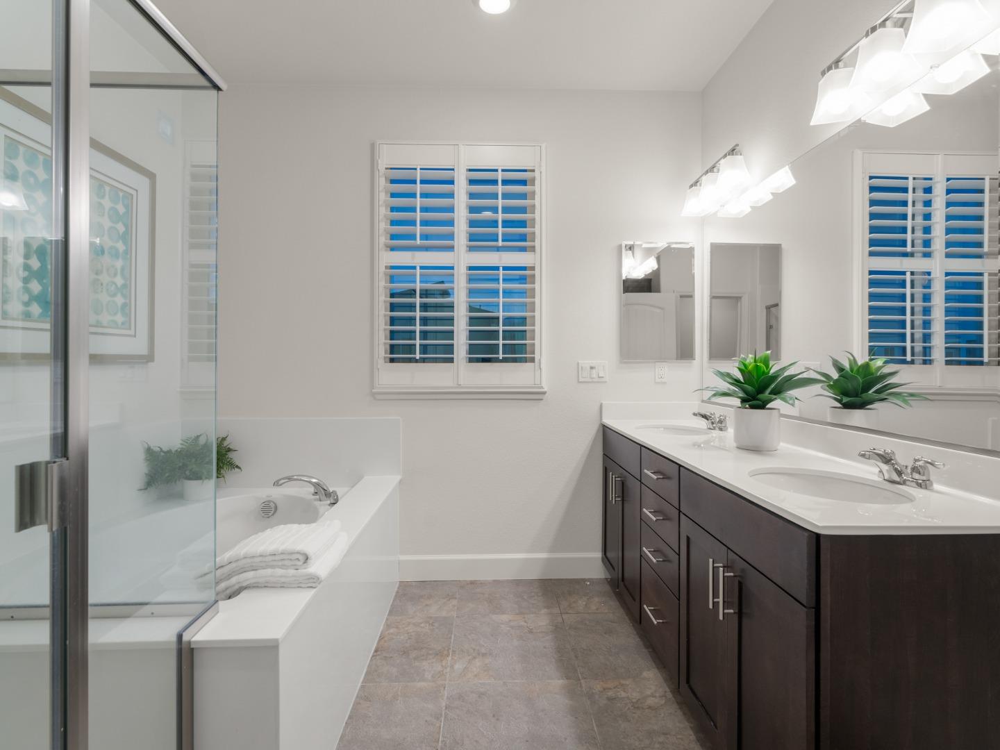 Detail Gallery Image 14 of 38 For 115 Agustin Narvaez St #4,  San Jose,  CA 95136 - 4 Beds | 3/1 Baths