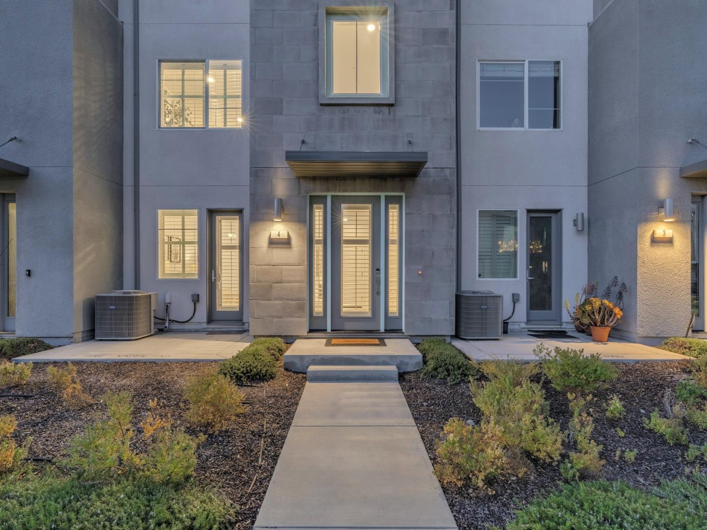 Detail Gallery Image 2 of 38 For 115 Agustin Narvaez St #4,  San Jose,  CA 95136 - 4 Beds | 3/1 Baths