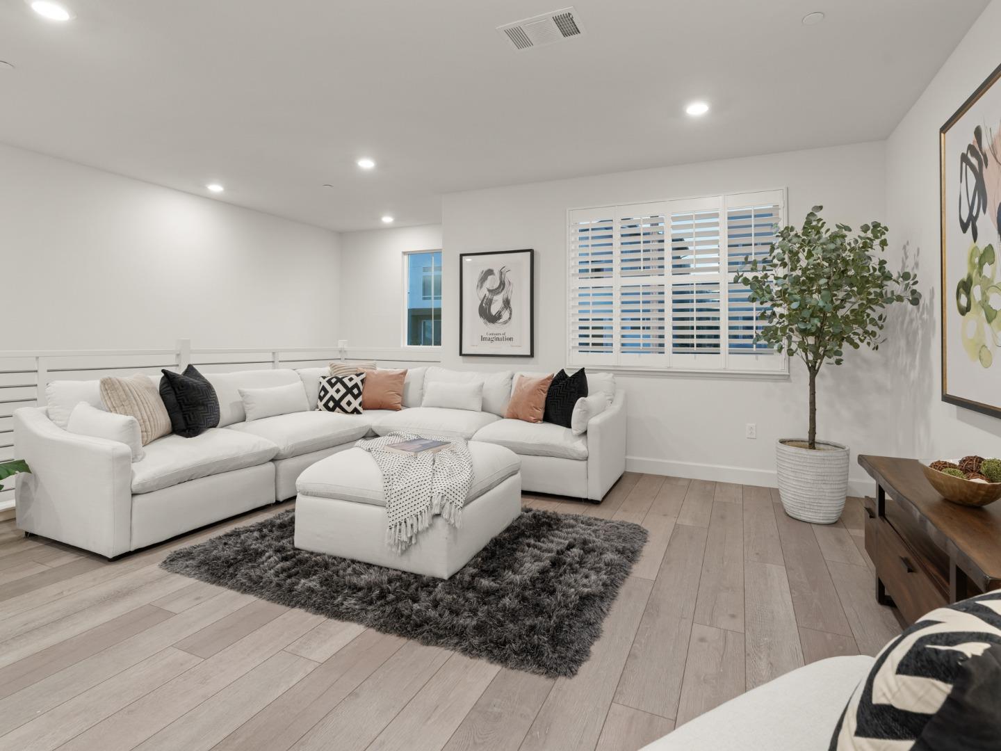 Detail Gallery Image 5 of 38 For 115 Agustin Narvaez St #4,  San Jose,  CA 95136 - 4 Beds | 3/1 Baths