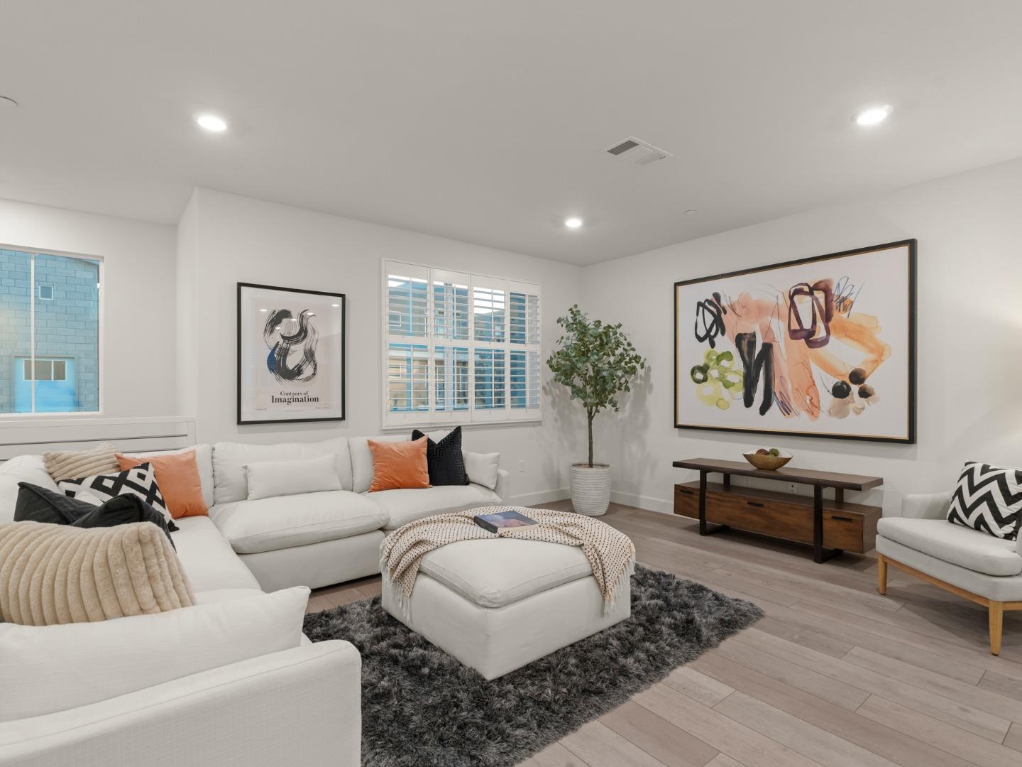 Detail Gallery Image 6 of 38 For 115 Agustin Narvaez St #4,  San Jose,  CA 95136 - 4 Beds | 3/1 Baths