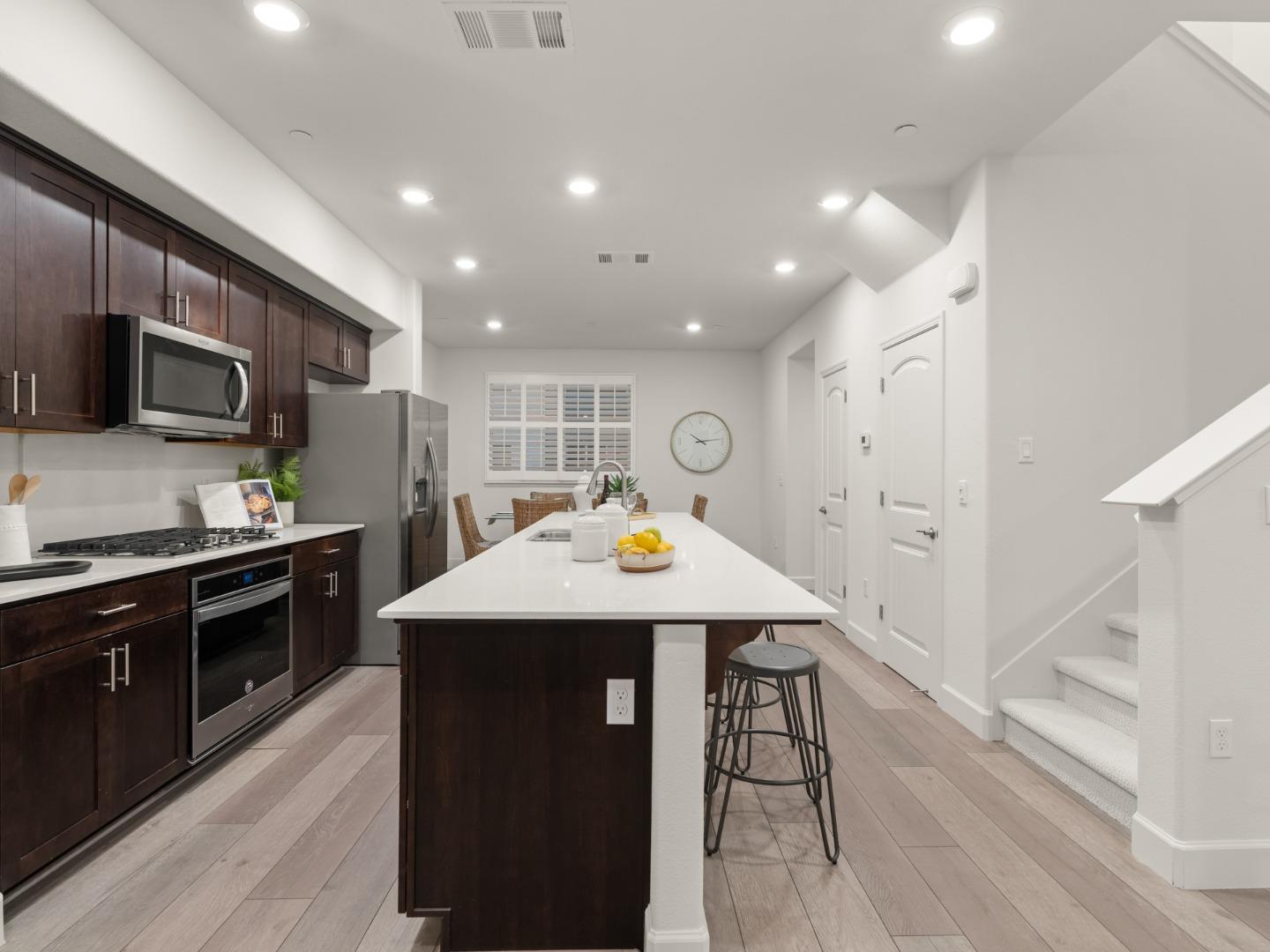 Detail Gallery Image 7 of 38 For 115 Agustin Narvaez St #4,  San Jose,  CA 95136 - 4 Beds | 3/1 Baths