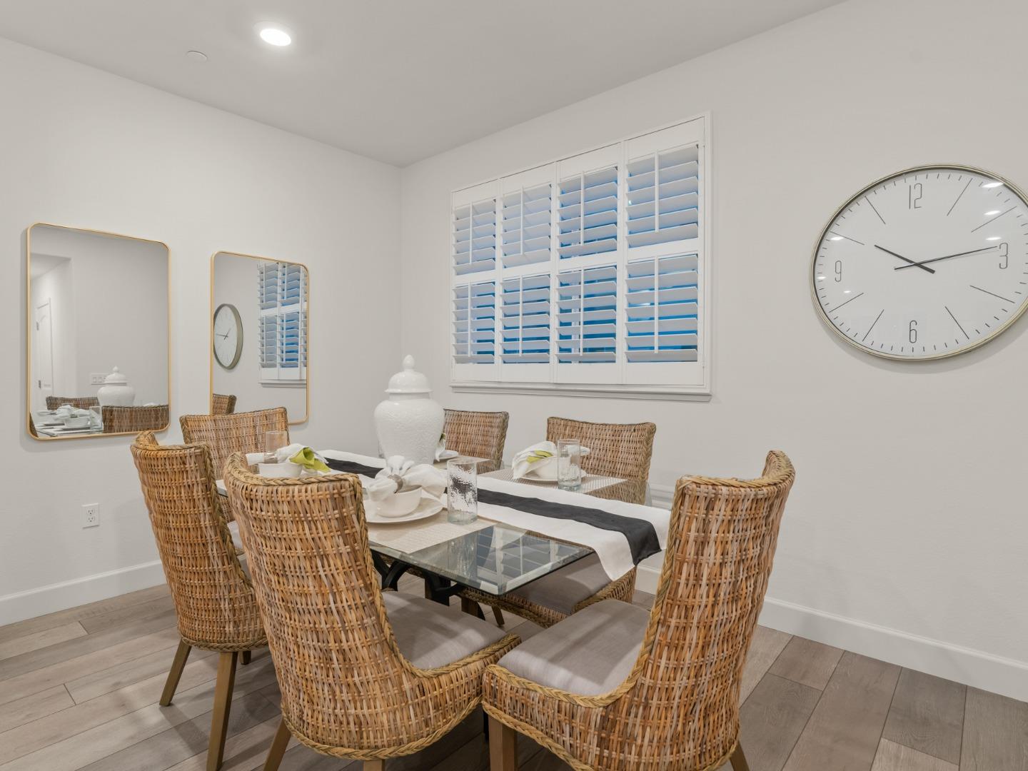 Detail Gallery Image 8 of 38 For 115 Agustin Narvaez St #4,  San Jose,  CA 95136 - 4 Beds | 3/1 Baths