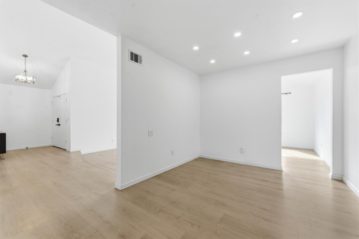 Detail Gallery Image 13 of 45 For 843 Cedarwood Ln, Petaluma,  CA 94954 - 4 Beds | 2 Baths