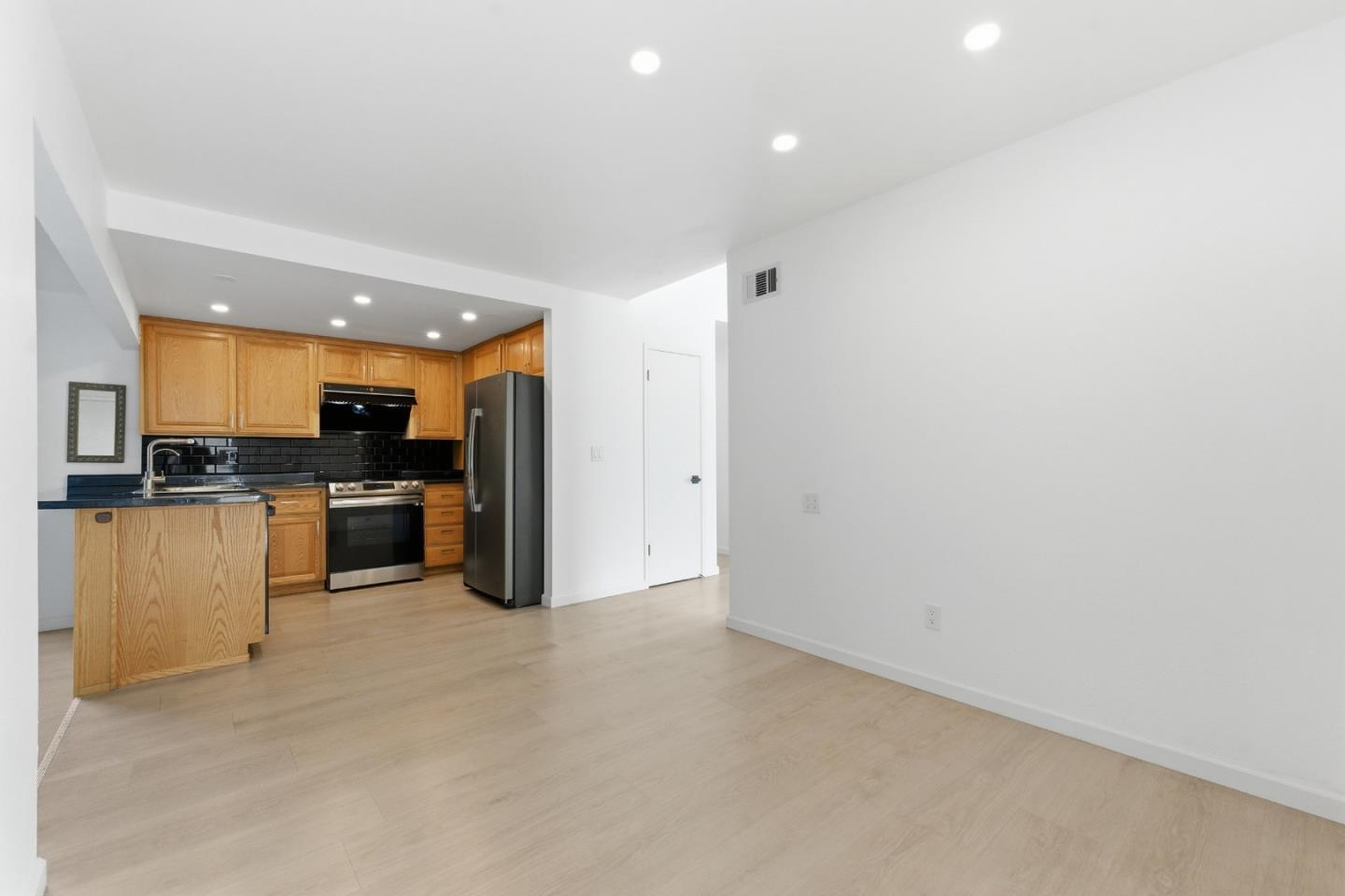 Detail Gallery Image 14 of 45 For 843 Cedarwood Ln, Petaluma,  CA 94954 - 4 Beds | 2 Baths