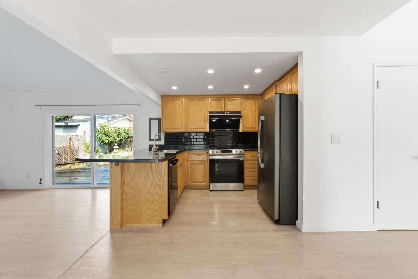 Detail Gallery Image 15 of 45 For 843 Cedarwood Ln, Petaluma,  CA 94954 - 4 Beds | 2 Baths