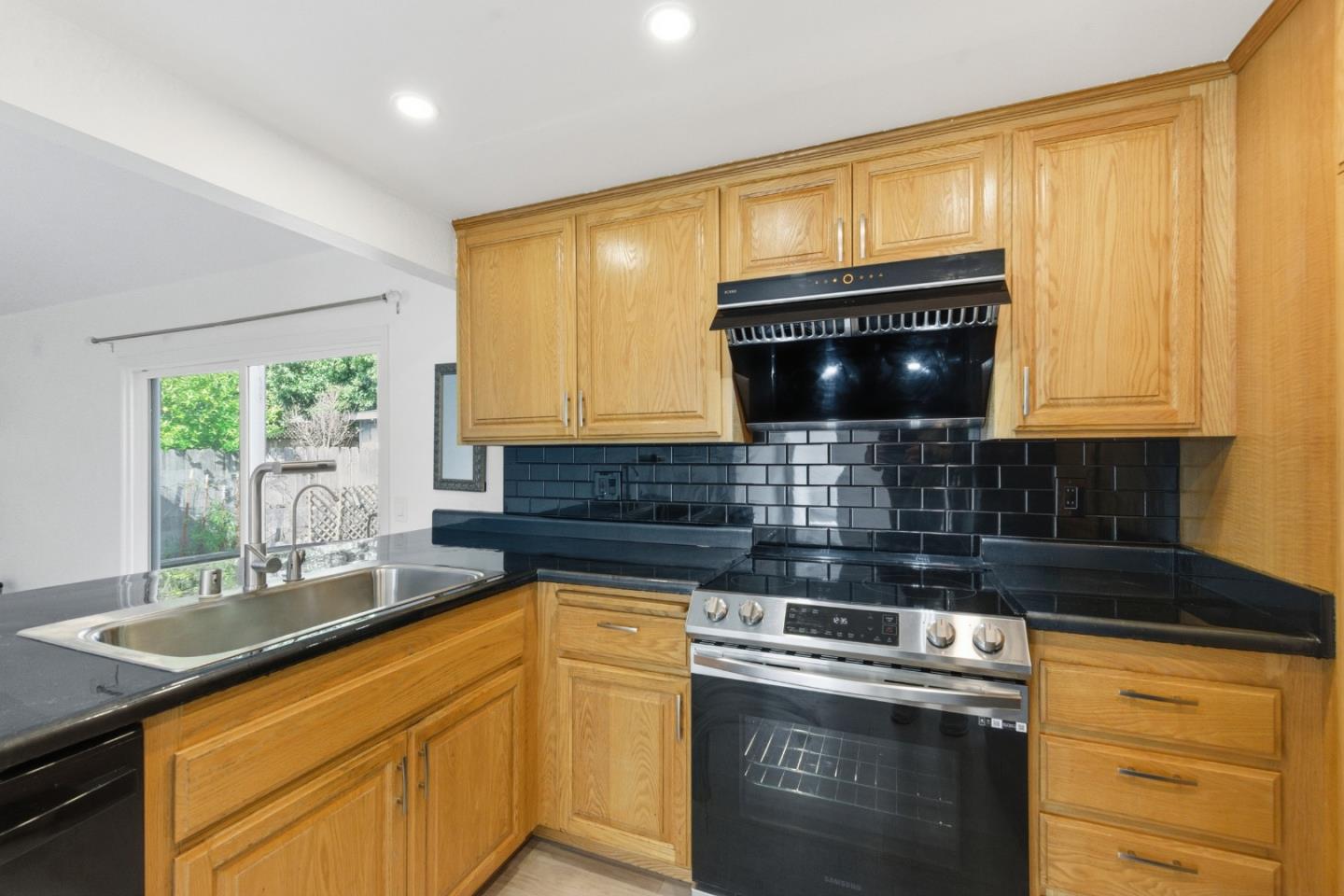 Detail Gallery Image 17 of 45 For 843 Cedarwood Ln, Petaluma,  CA 94954 - 4 Beds | 2 Baths