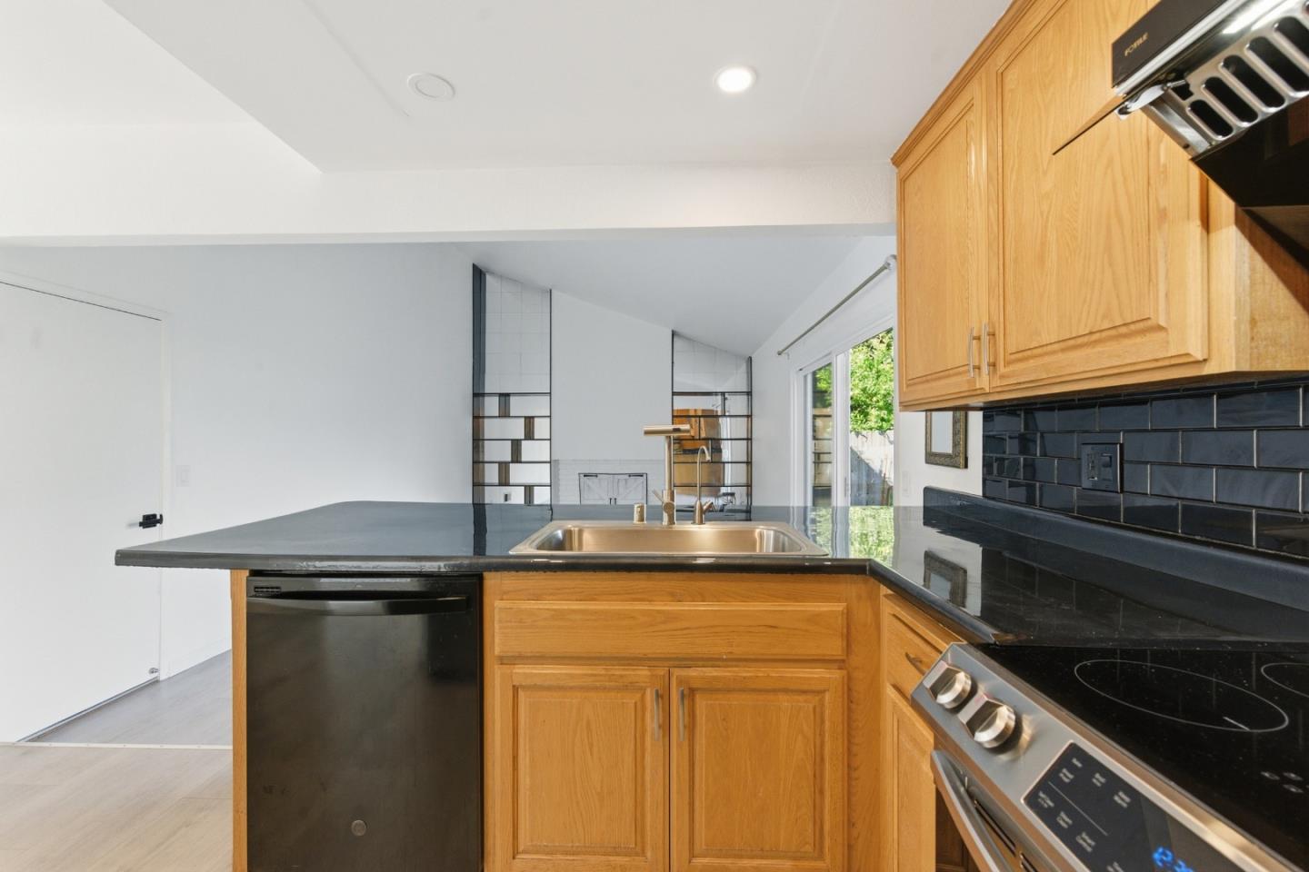 Detail Gallery Image 18 of 45 For 843 Cedarwood Ln, Petaluma,  CA 94954 - 4 Beds | 2 Baths