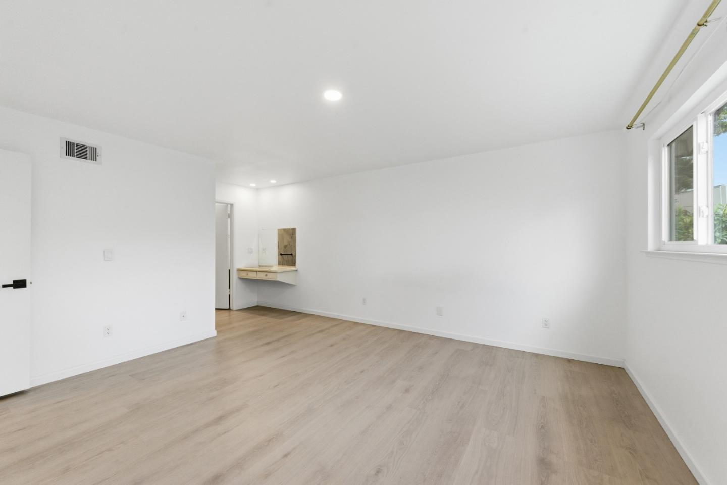 Detail Gallery Image 32 of 45 For 843 Cedarwood Ln, Petaluma,  CA 94954 - 4 Beds | 2 Baths