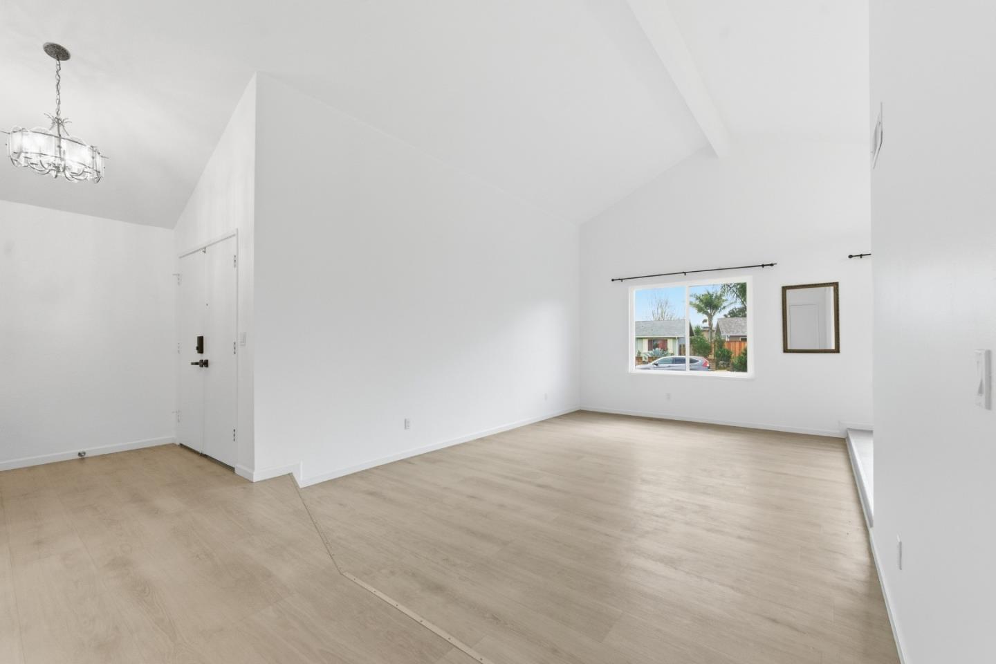 Detail Gallery Image 7 of 45 For 843 Cedarwood Ln, Petaluma,  CA 94954 - 4 Beds | 2 Baths