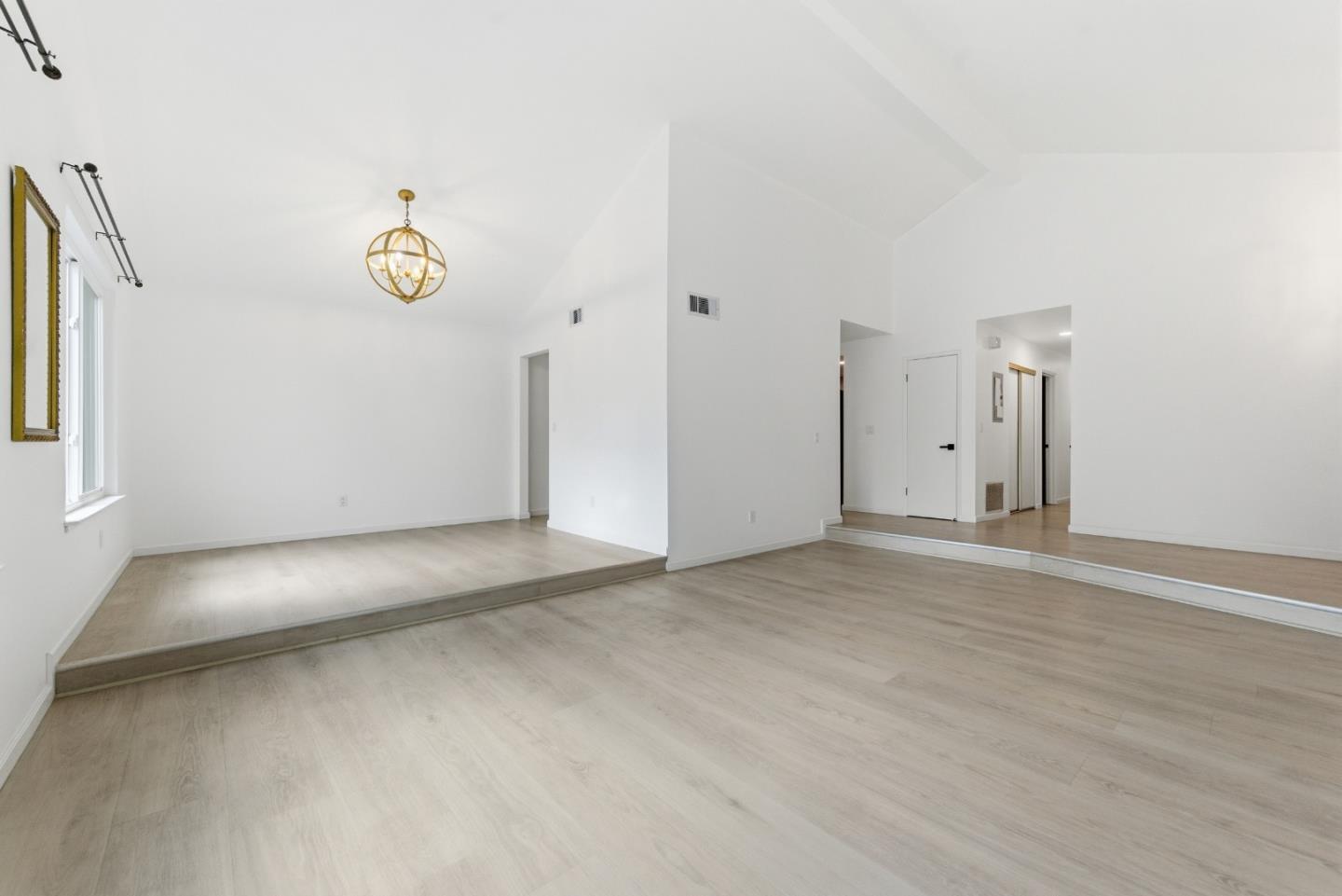 Detail Gallery Image 8 of 45 For 843 Cedarwood Ln, Petaluma,  CA 94954 - 4 Beds | 2 Baths