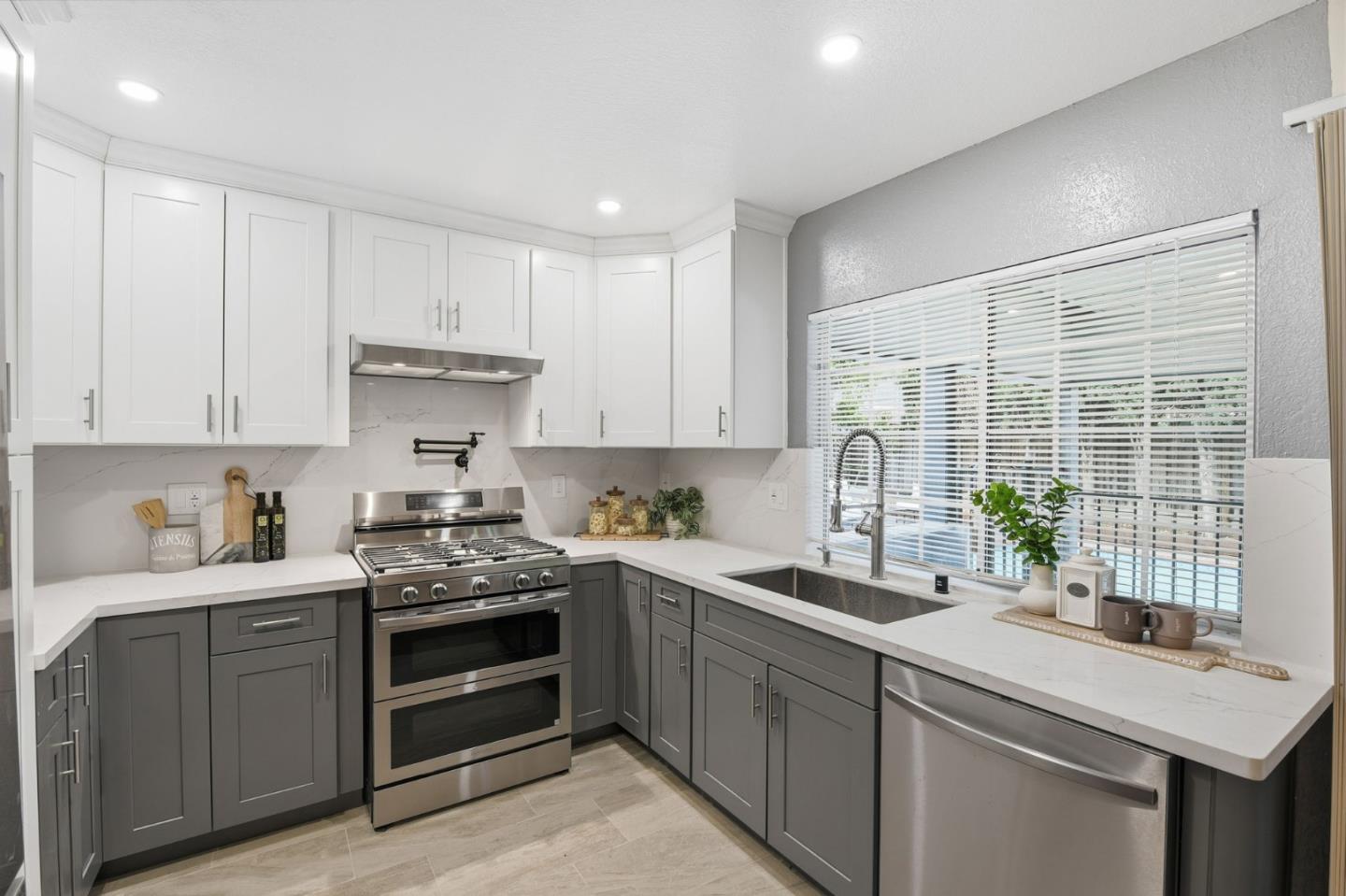 Detail Gallery Image 10 of 38 For 3137 Jenkins Ave, San Jose,  CA 95118 - 5 Beds | 2 Baths