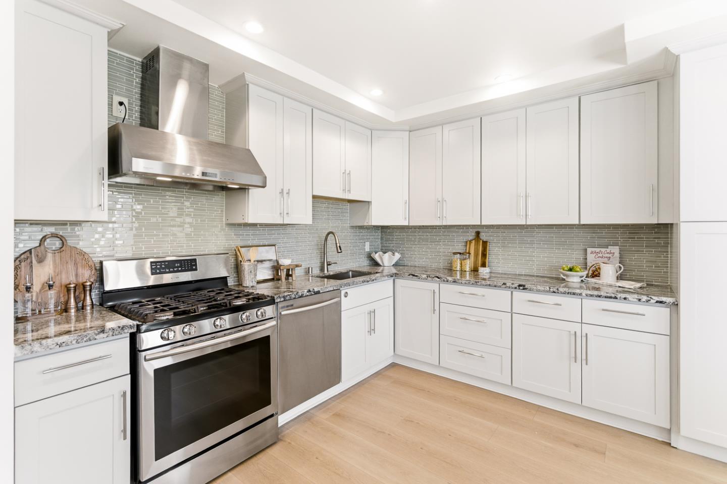 Detail Gallery Image 13 of 51 For 546 33rd Ave, San Francisco,  CA 94121 - 5 Beds | 5 Baths