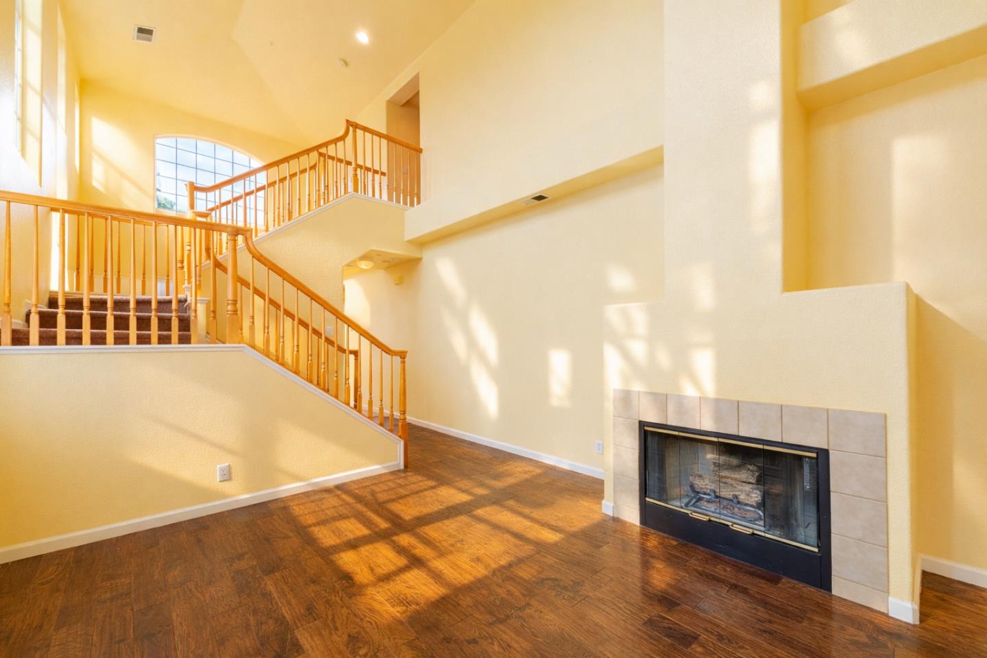 Detail Gallery Image 2 of 12 For 1849 Bradbury St, Salinas,  CA 93906 - 3 Beds | 2/1 Baths