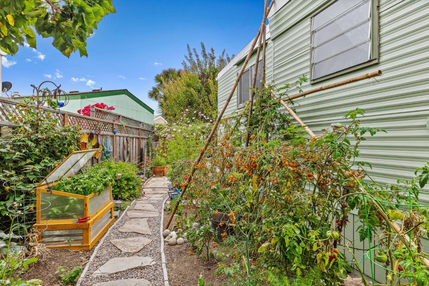 Detail Gallery Image 4 of 20 For 1040 38th Ave #39,  Santa Cruz,  CA 95062 - 2 Beds | 1 Baths