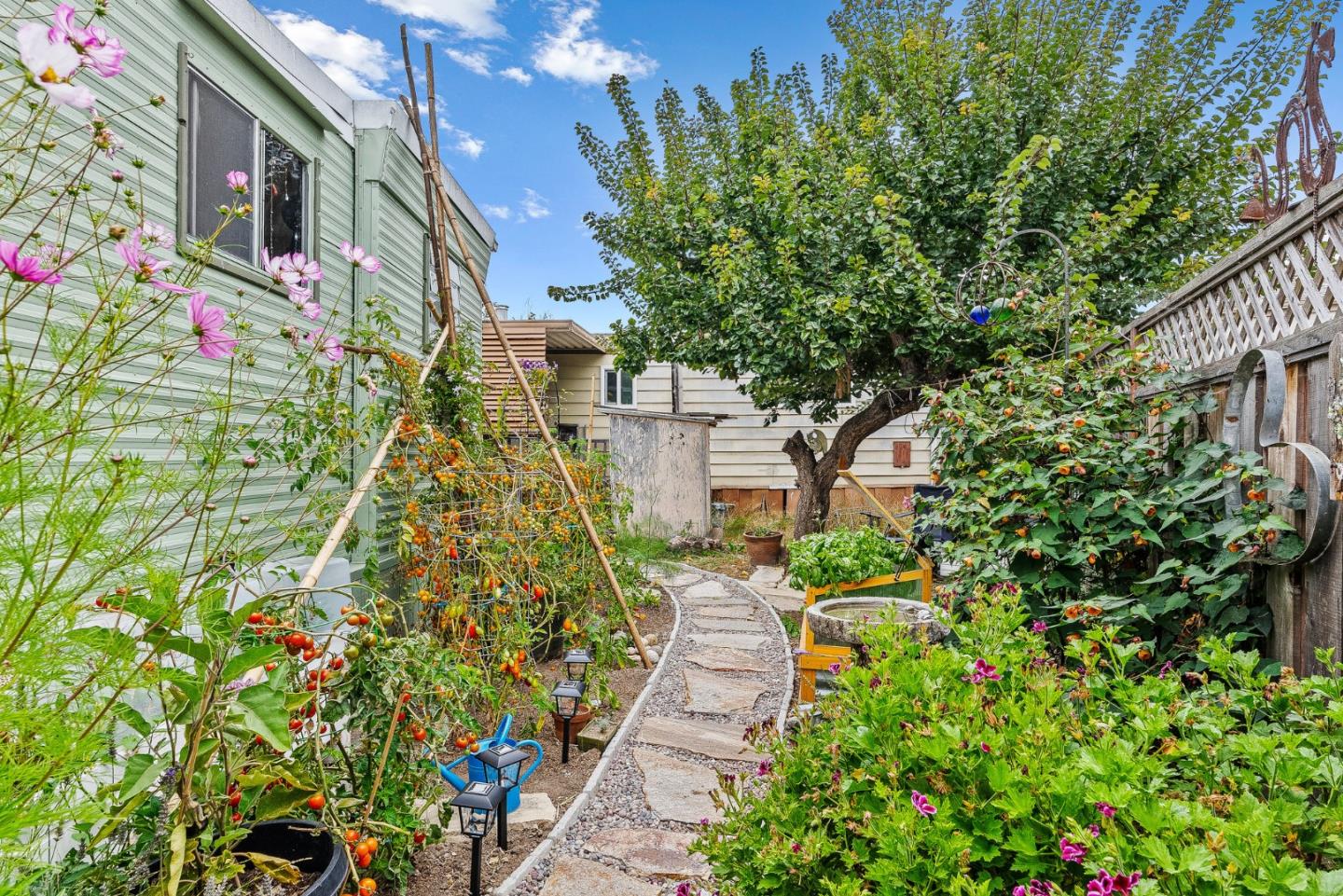 Detail Gallery Image 5 of 20 For 1040 38th Ave #39,  Santa Cruz,  CA 95062 - 2 Beds | 1 Baths