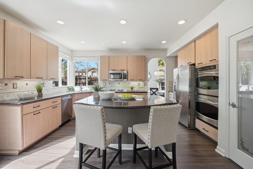 Detail Gallery Image 11 of 55 For 9781 Linnet Ct, Gilroy,  CA 95020 - 5 Beds | 3 Baths