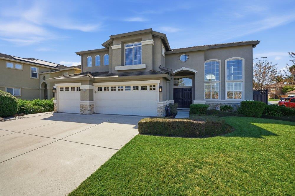 Detail Gallery Image 3 of 55 For 9781 Linnet Ct, Gilroy,  CA 95020 - 5 Beds | 3 Baths