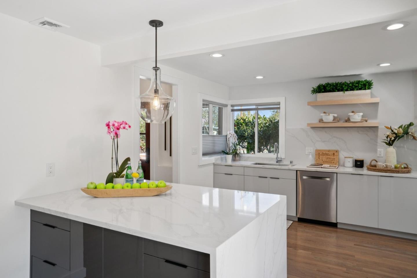 Detail Gallery Image 11 of 36 For 637 S Baywood Ave, San Jose,  CA 95128 - 3 Beds | 2/1 Baths