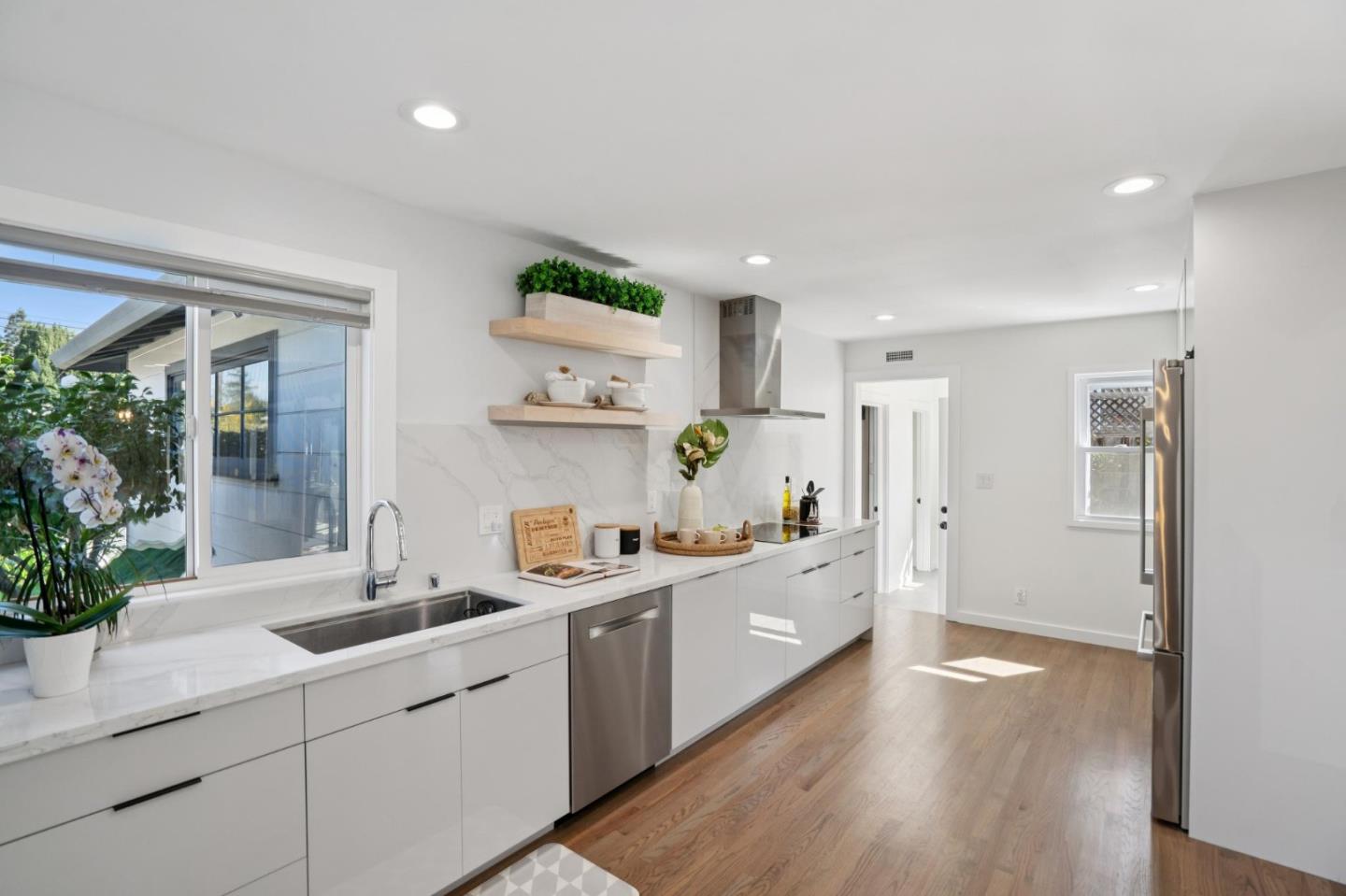 Detail Gallery Image 13 of 36 For 637 S Baywood Ave, San Jose,  CA 95128 - 3 Beds | 2/1 Baths