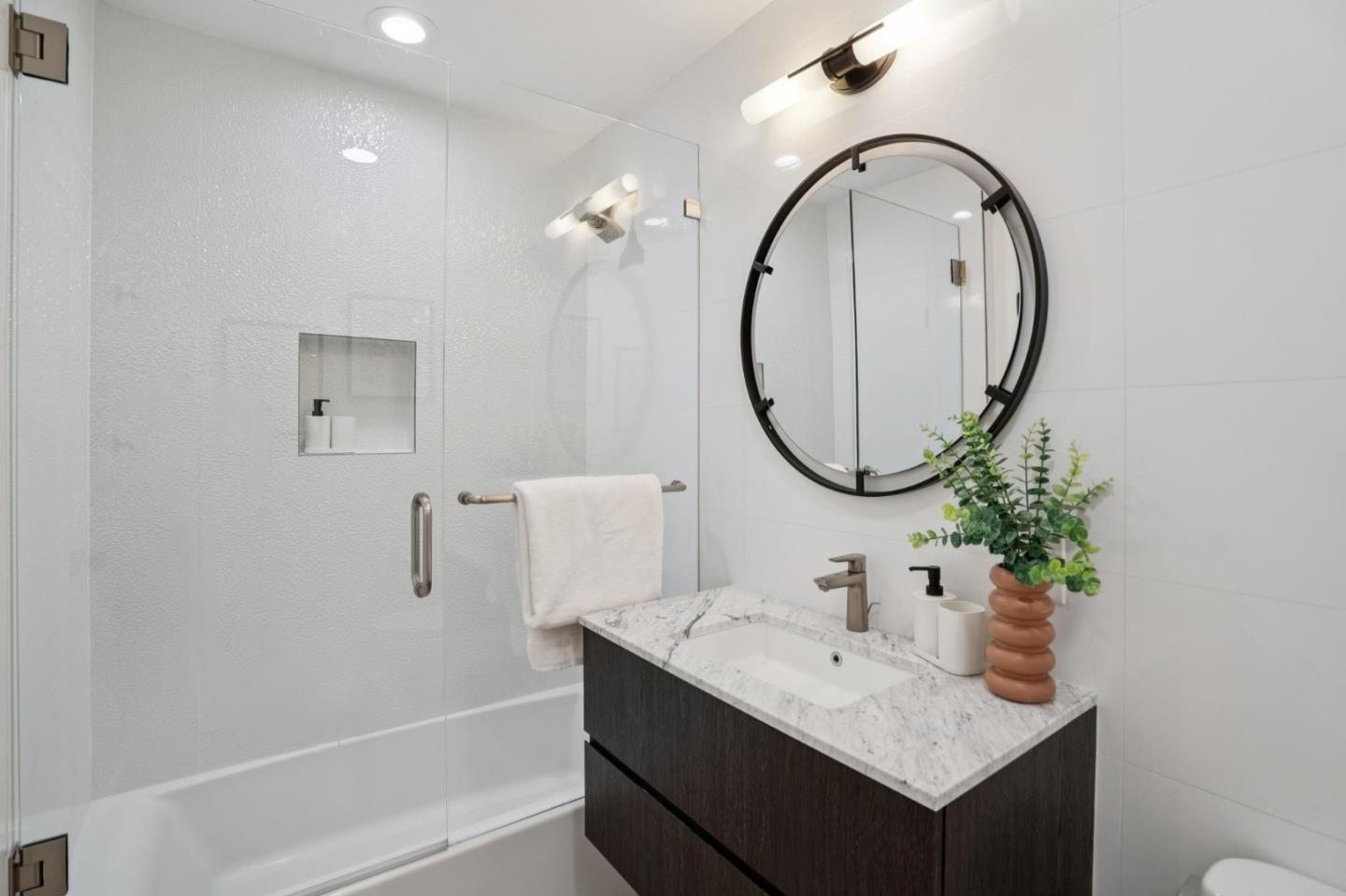 Detail Gallery Image 16 of 36 For 637 S Baywood Ave, San Jose,  CA 95128 - 3 Beds | 2/1 Baths