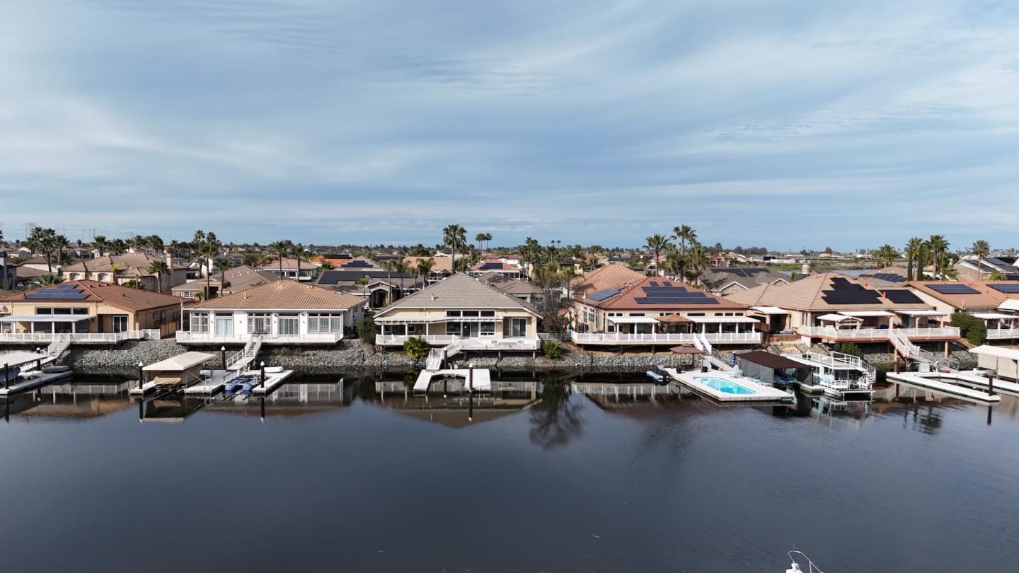 Detail Gallery Image 4 of 42 For 3916 Lighthouse Pl, Discovery Bay,  CA 94505 - 4 Beds | 3/1 Baths