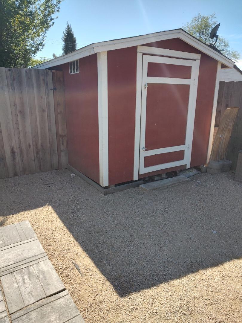 Detail Gallery Image 10 of 11 For 827 Central Ave, Hollister,  CA 95023 - 2 Beds | 1 Baths