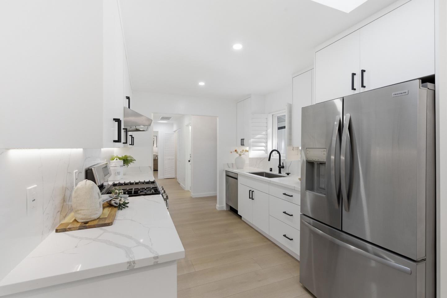 Detail Gallery Image 12 of 43 For 337 Roble Ave, Redwood City,  CA 94061 - 3 Beds | 2 Baths