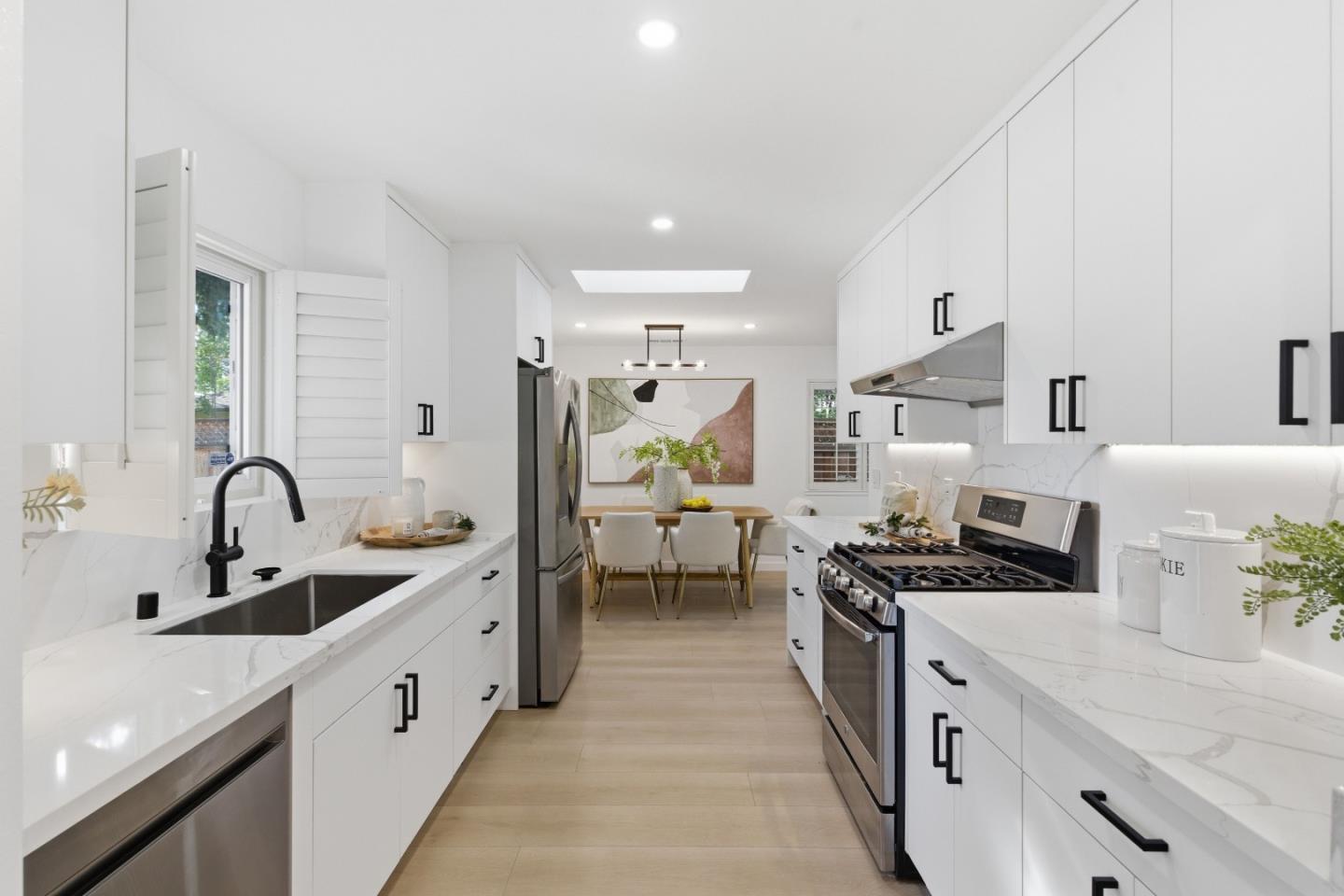 Detail Gallery Image 13 of 43 For 337 Roble Ave, Redwood City,  CA 94061 - 3 Beds | 2 Baths