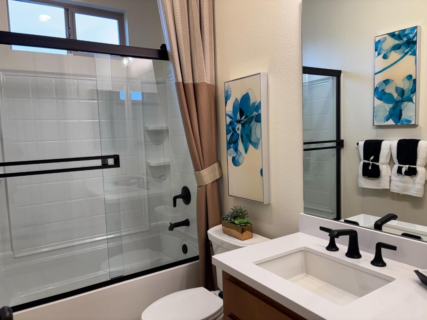 Detail Gallery Image 15 of 23 For 1507 Santana Ranch Dr, Hollister,  CA 95023 - 3 Beds | 2/1 Baths