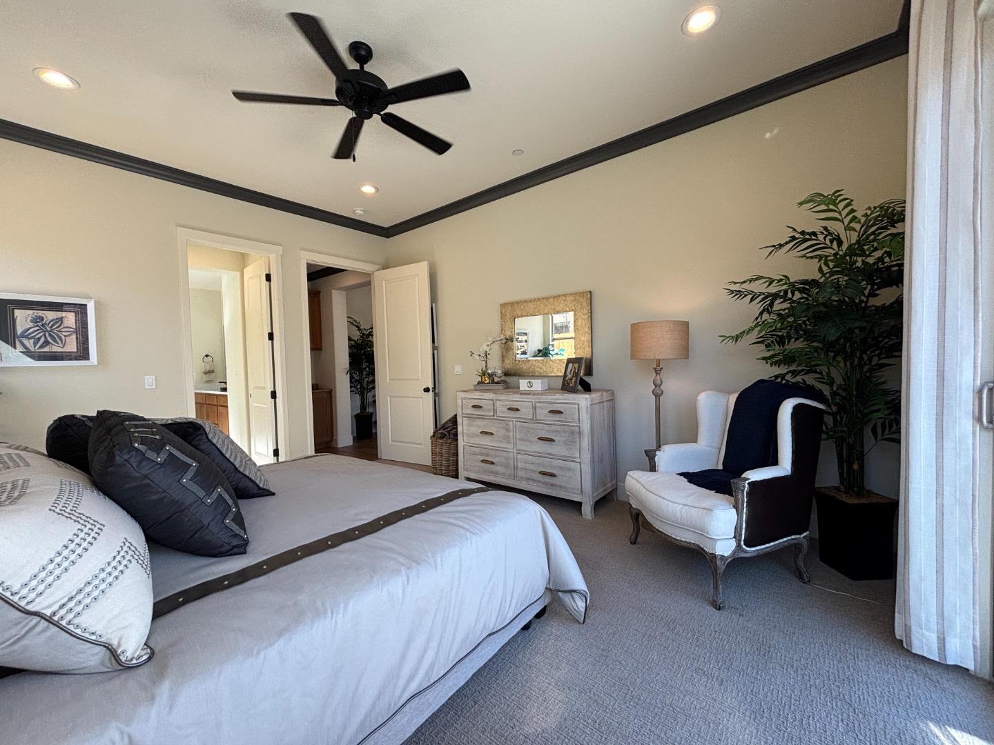 Detail Gallery Image 17 of 23 For 1507 Santana Ranch Dr, Hollister,  CA 95023 - 3 Beds | 2/1 Baths