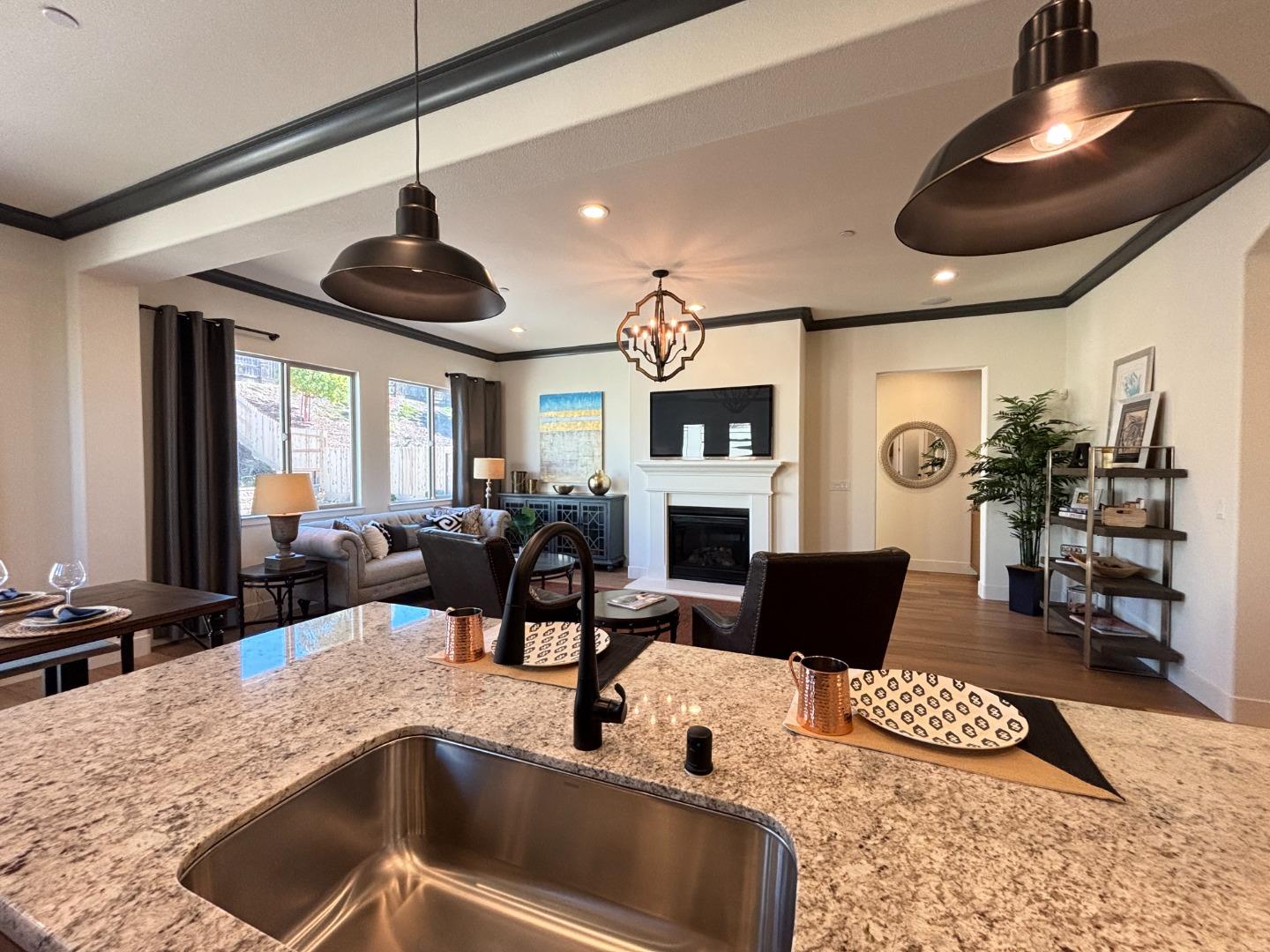 Detail Gallery Image 5 of 23 For 1507 Santana Ranch Dr, Hollister,  CA 95023 - 3 Beds | 2/1 Baths