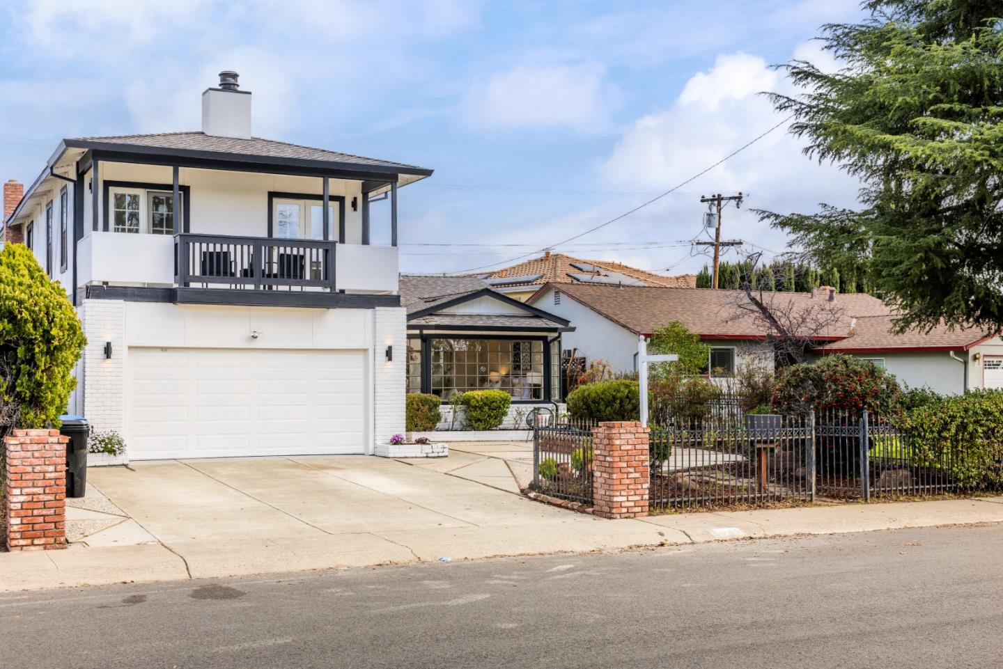 Detail Gallery Image 2 of 26 For 5745 Harder St, San Jose,  CA 95129 - 5 Beds | 3 Baths