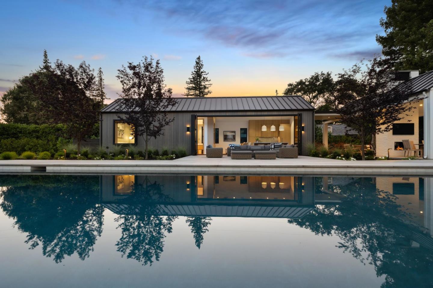 Detail Gallery Image 20 of 29 For 196 Patricia Dr, Atherton,  CA 94027 - 5 Beds | 5/3 Baths