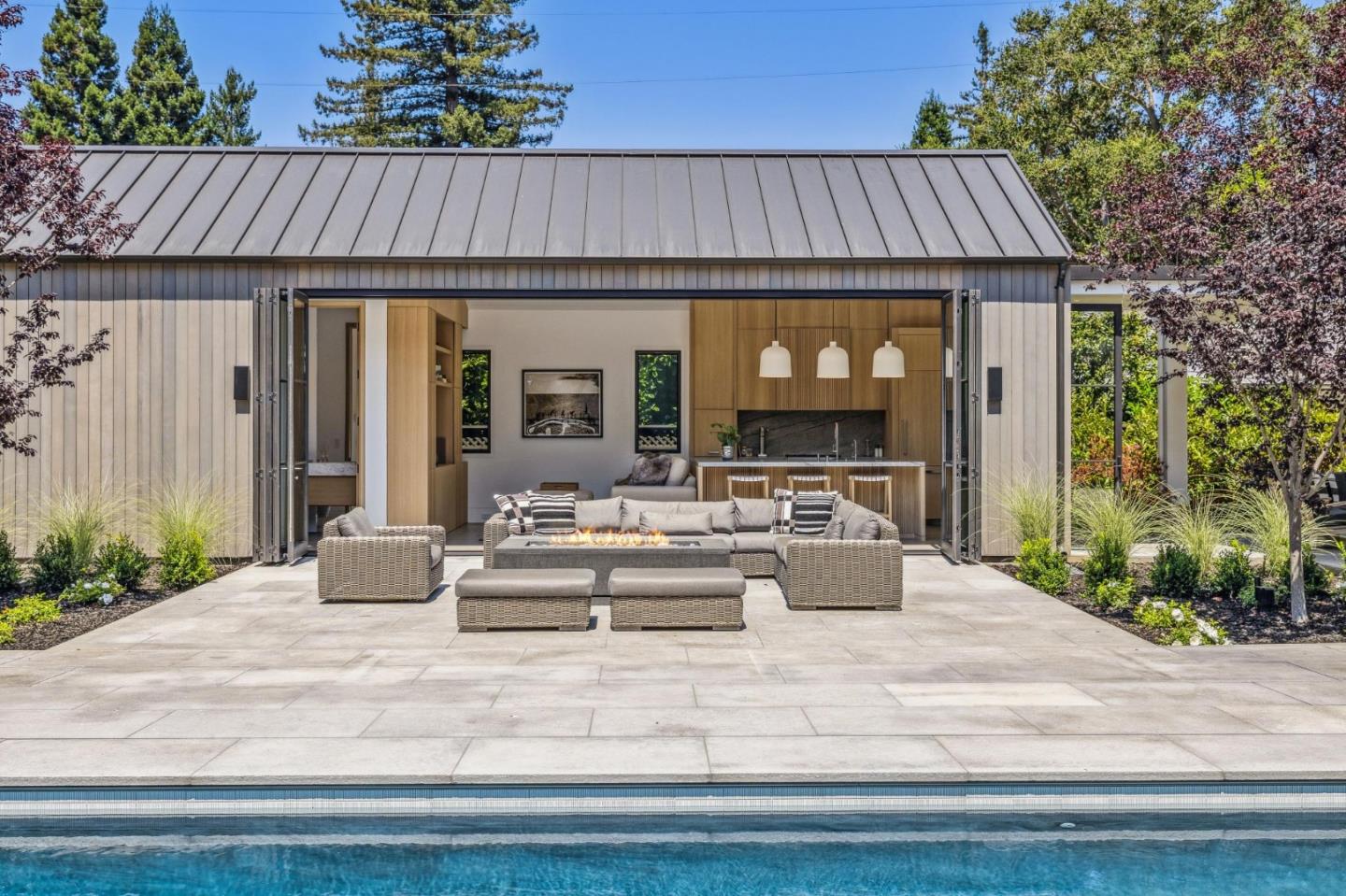 Detail Gallery Image 21 of 29 For 196 Patricia Dr, Atherton,  CA 94027 - 5 Beds | 5/3 Baths