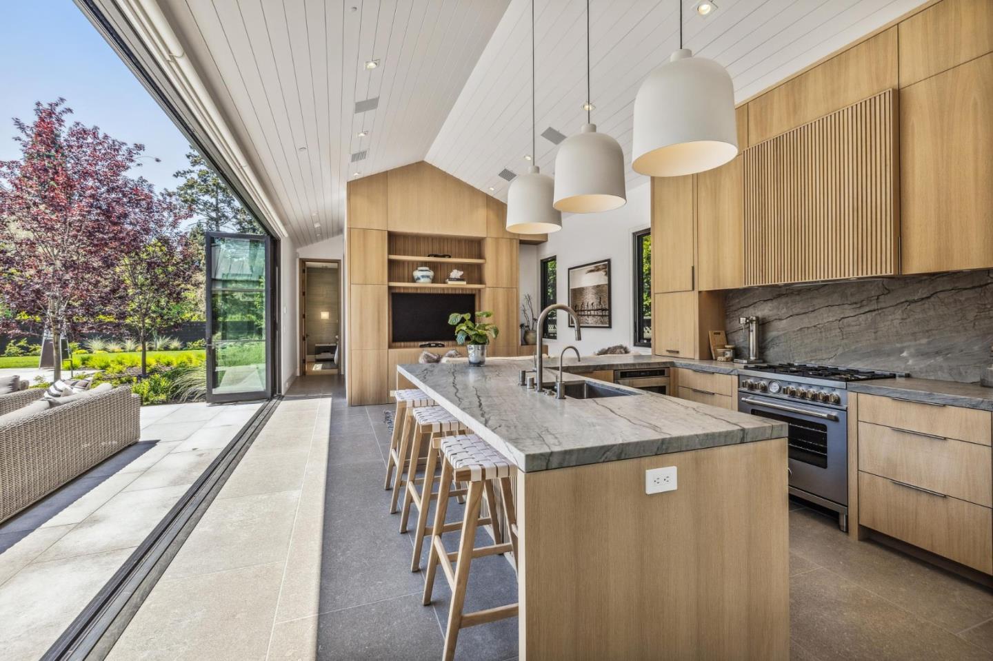 Detail Gallery Image 22 of 29 For 196 Patricia Dr, Atherton,  CA 94027 - 5 Beds | 5/3 Baths