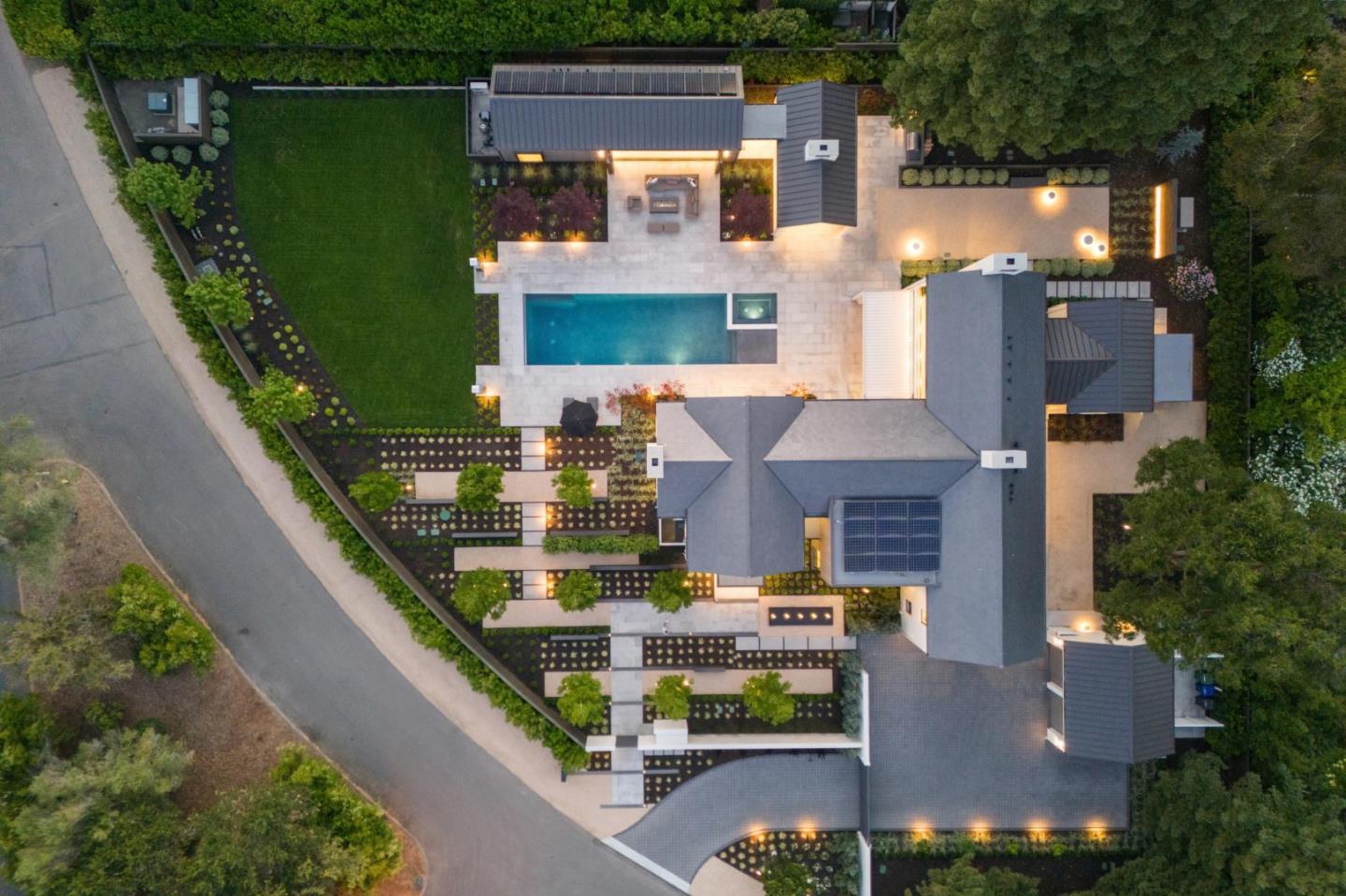 Detail Gallery Image 28 of 29 For 196 Patricia Dr, Atherton,  CA 94027 - 5 Beds | 5/3 Baths