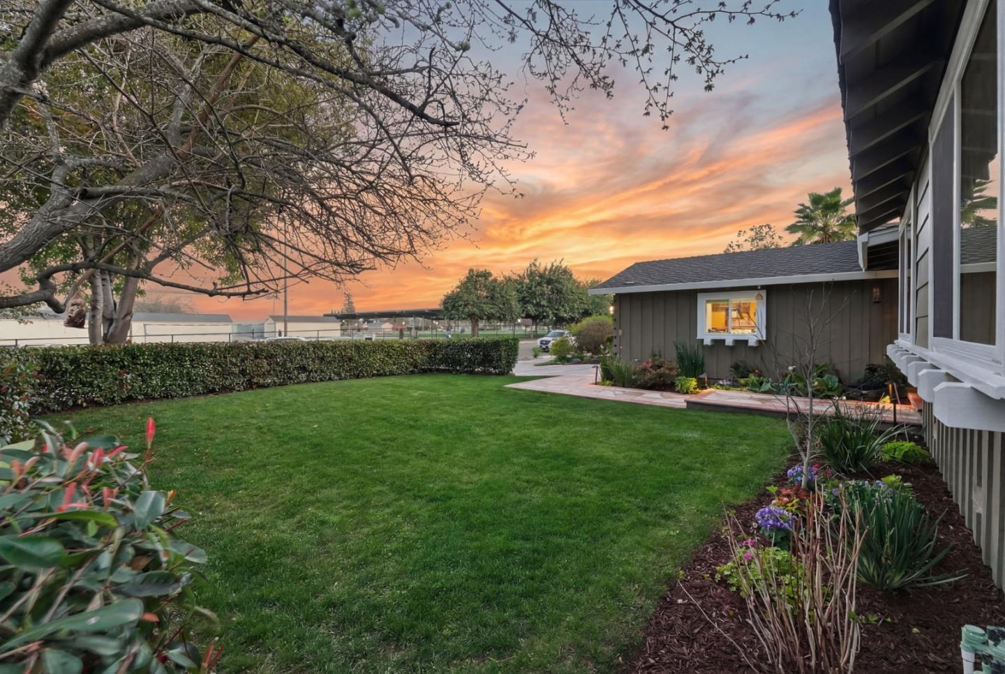 Detail Gallery Image 3 of 80 For 5265 Taft Dr, San Jose,  CA 95124 - 6 Beds | 3 Baths