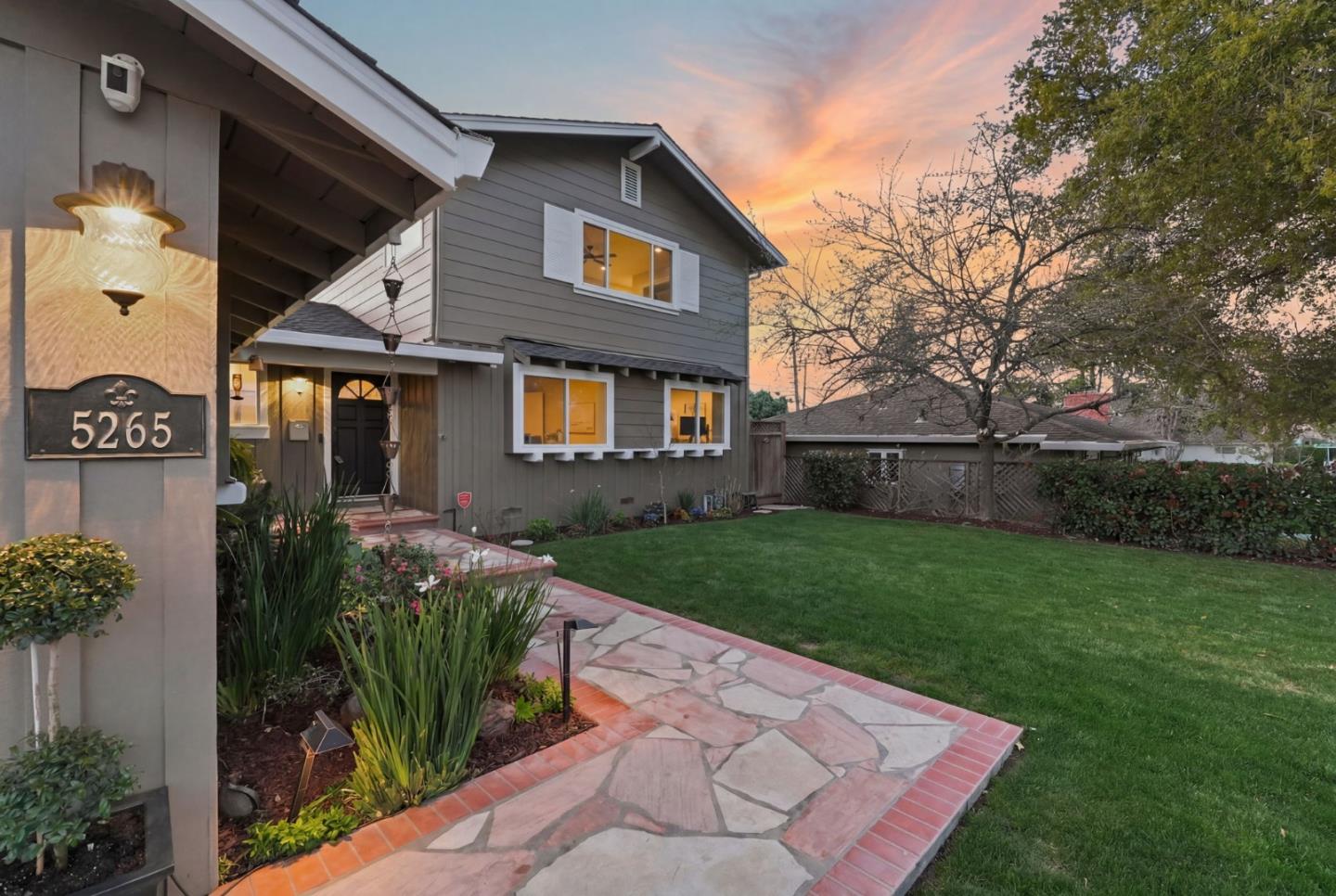 Detail Gallery Image 5 of 80 For 5265 Taft Dr, San Jose,  CA 95124 - 6 Beds | 3 Baths