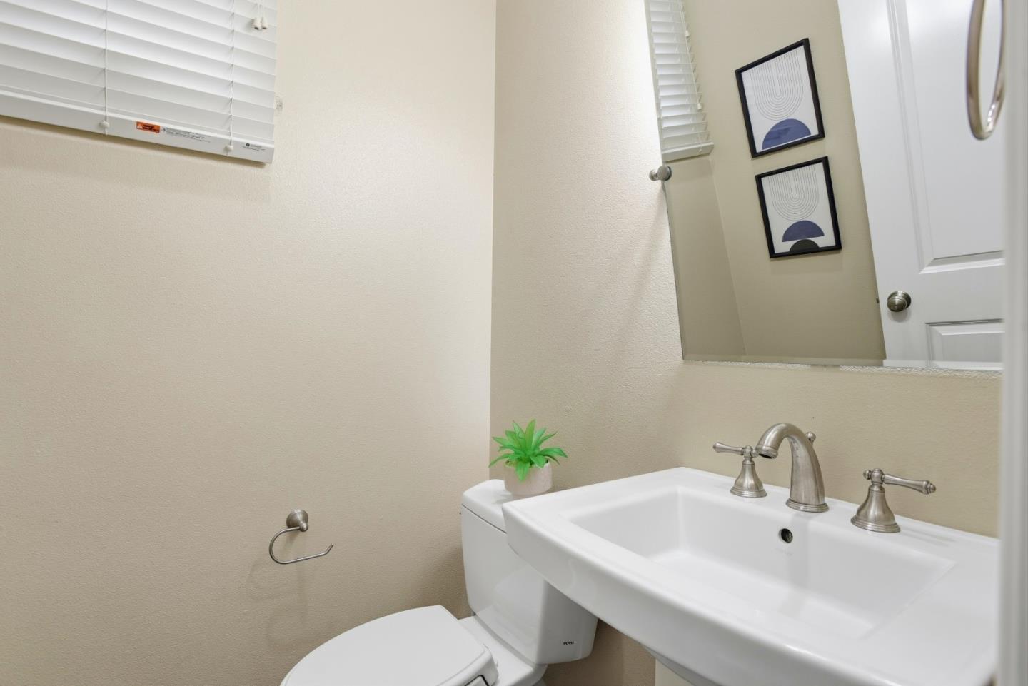 Detail Gallery Image 20 of 52 For 15 Ludina Way, Redwood City,  CA 94061 - 3 Beds | 2/1 Baths