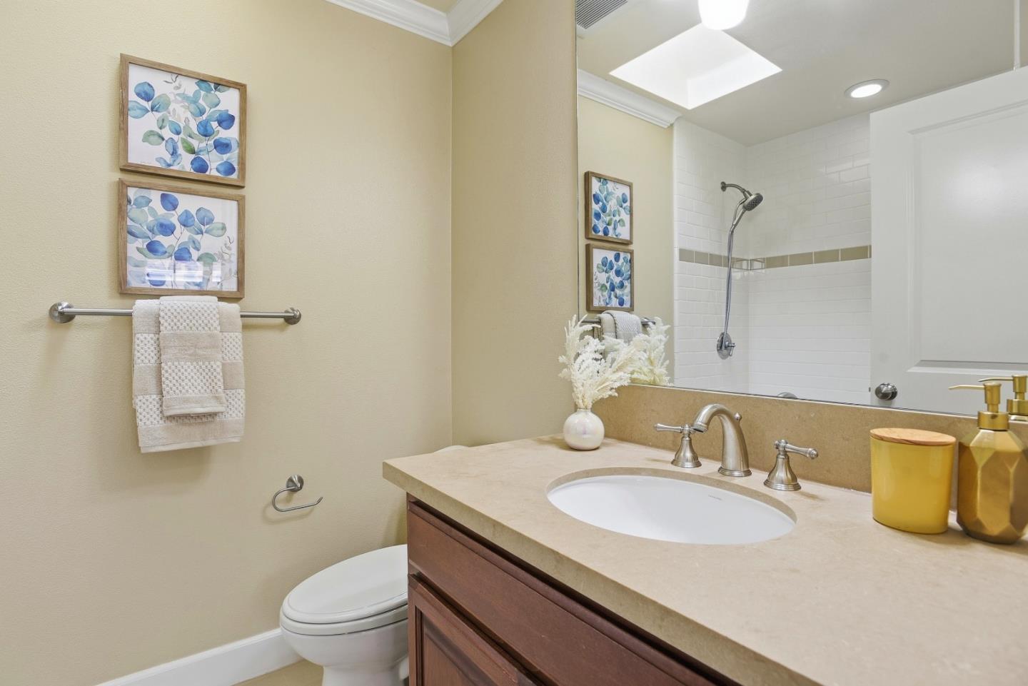 Detail Gallery Image 38 of 52 For 15 Ludina Way, Redwood City,  CA 94061 - 3 Beds | 2/1 Baths